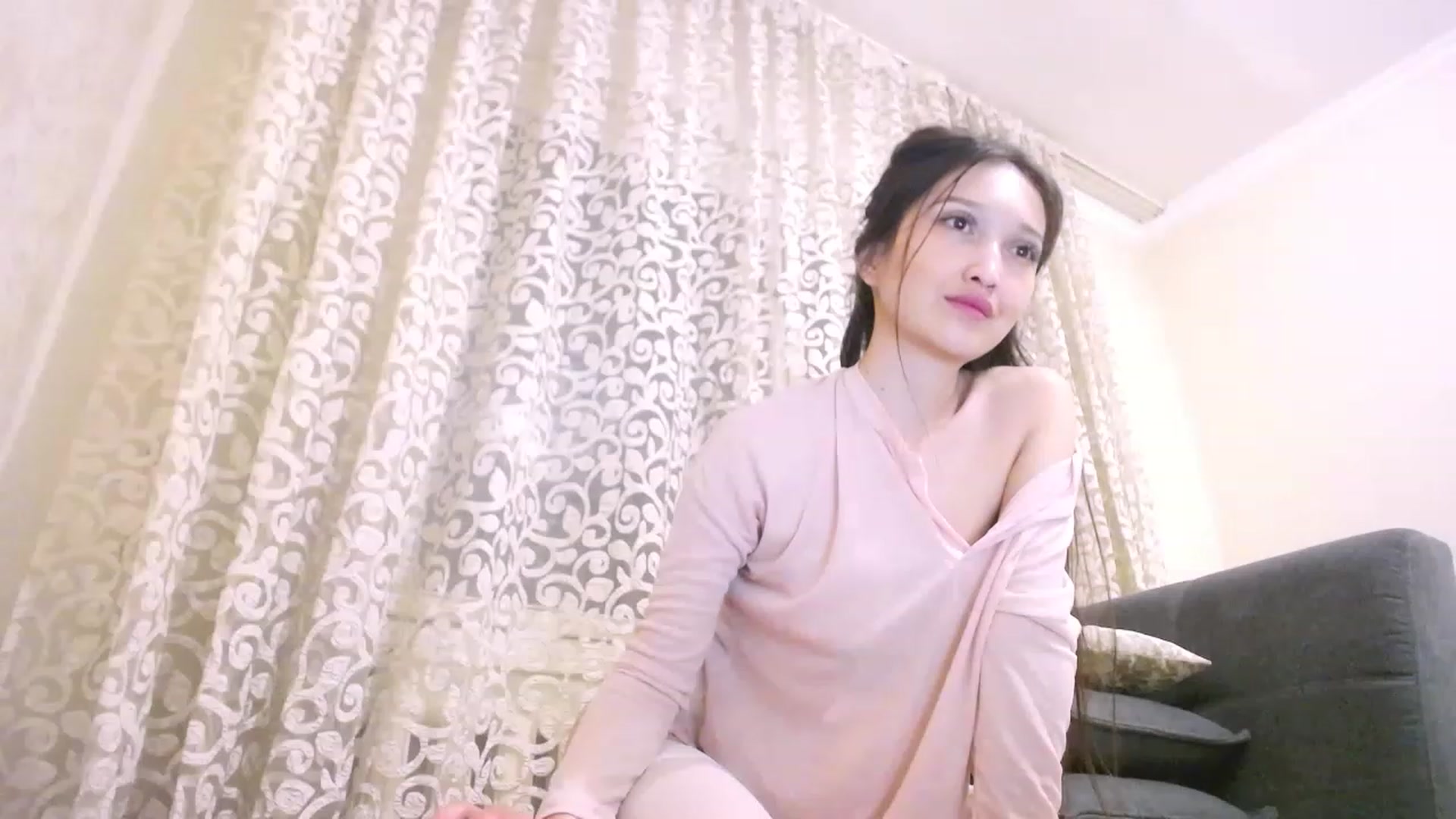 Gallery image thumbnail from Sophie_lee's myfreecams stream on, 04/17/2023, 19:09 image 14 of 20