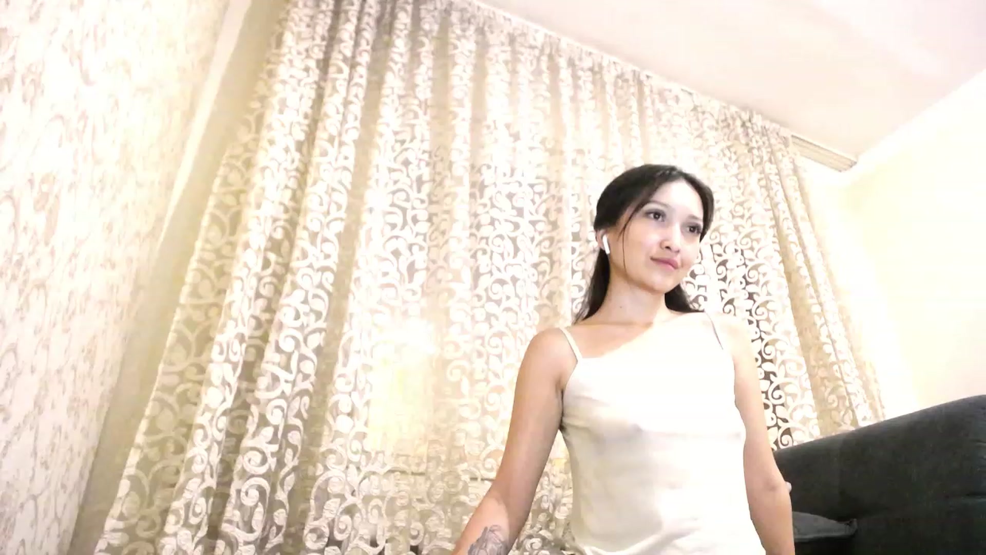 Gallery image thumbnail from Sophie_lee's myfreecams stream on, 06/27/2023, 08:54 image 15 of 20
