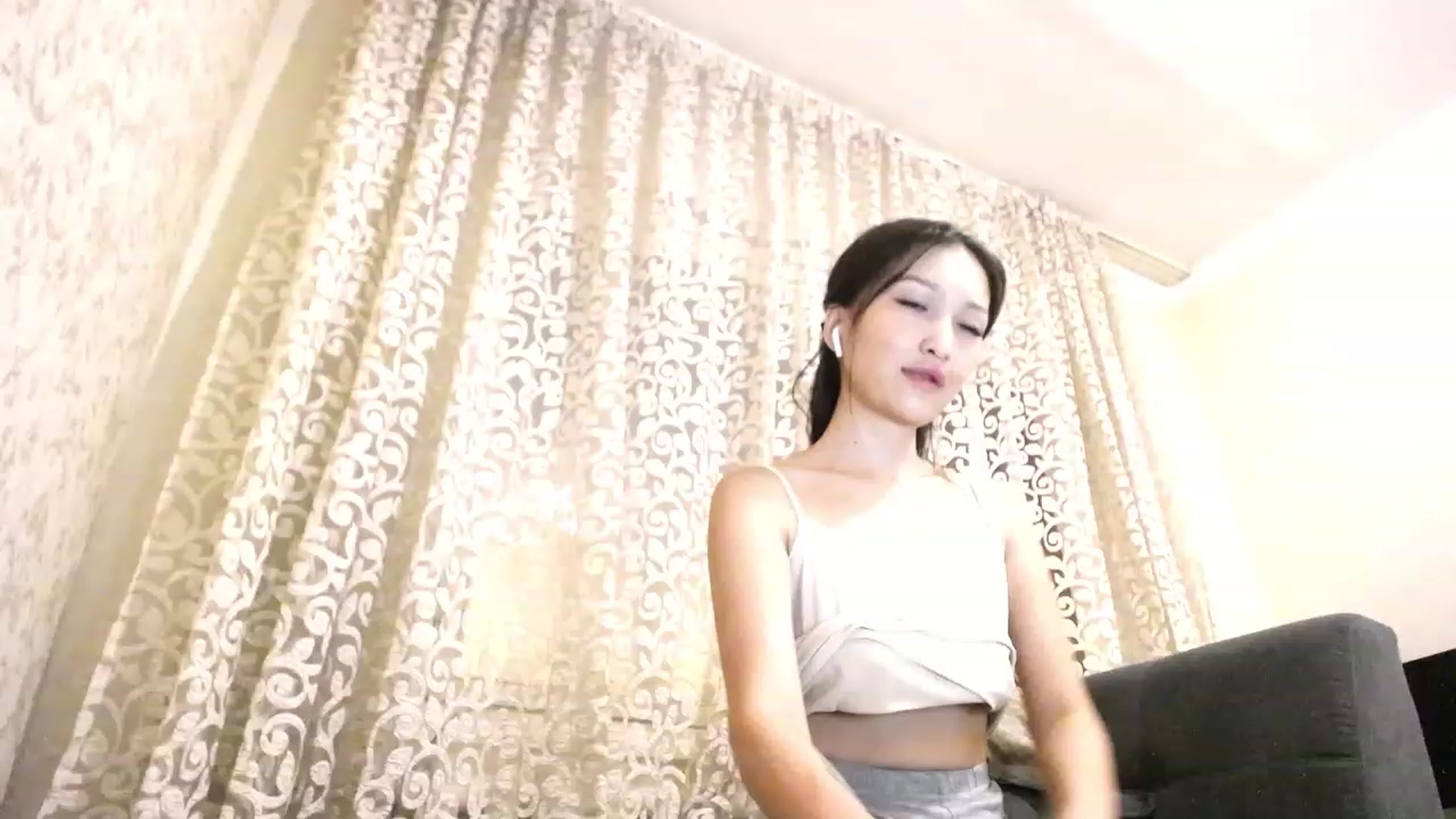 Gallery image thumbnail from Sophie_lee's myfreecams stream on, 06/27/2023, 08:54 image 3 of 20