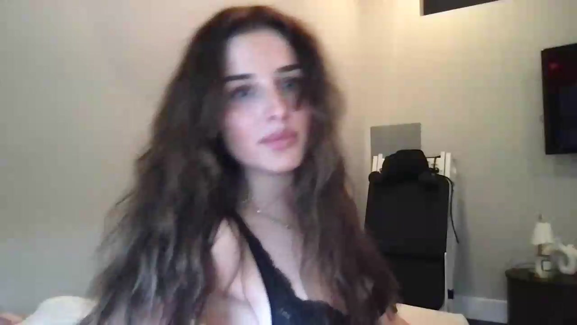 Gallery image thumbnail from Sophiebaby1's myfreecams stream on, 06/30/2026, 24:19 image 16 of 20