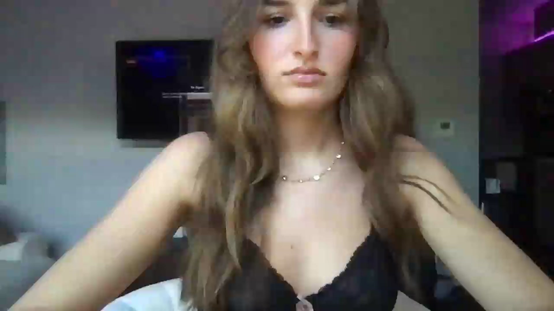 Gallery image thumbnail from Sophiebaby1's myfreecams stream on, 07/27/2026, 02:44 image 1 of 20