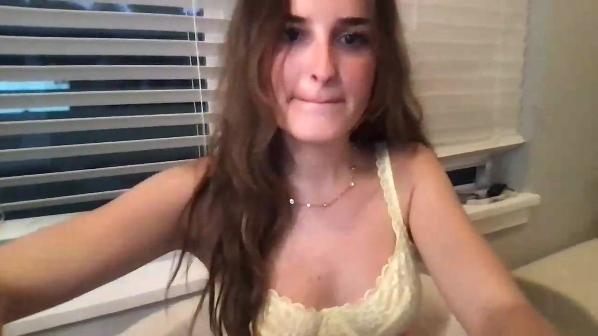 Gallery image thumbnail from Sophiebaby1's myfreecams stream on, 08/05/2026, 04:25 image 7 of 20