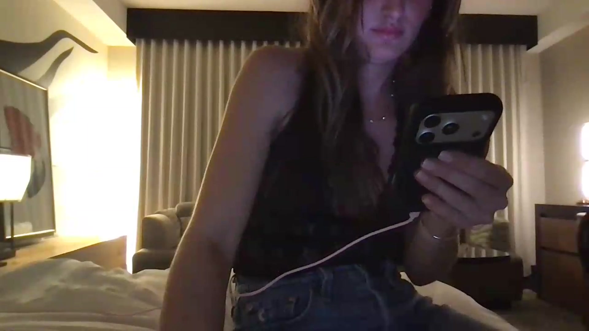 Gallery image thumbnail from Sophiebaby1's myfreecams stream on, 08/11/2026, 03:42 image 15 of 20
