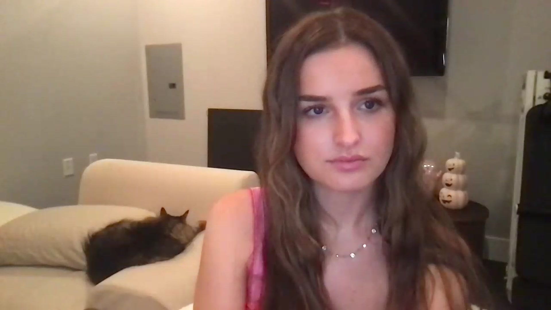 Gallery image thumbnail from Sophiebaby1's myfreecams stream on, 08/17/2026, 09:52 image 11 of 20