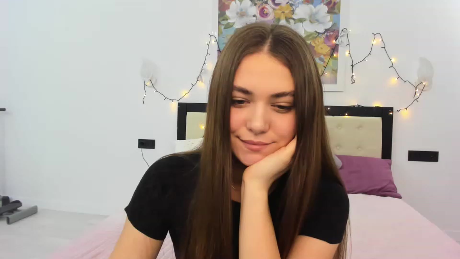 Gallery image thumbnail from SophieeSexxy's myfreecams stream on, 02/06/2023, 09:38 image 15 of 20