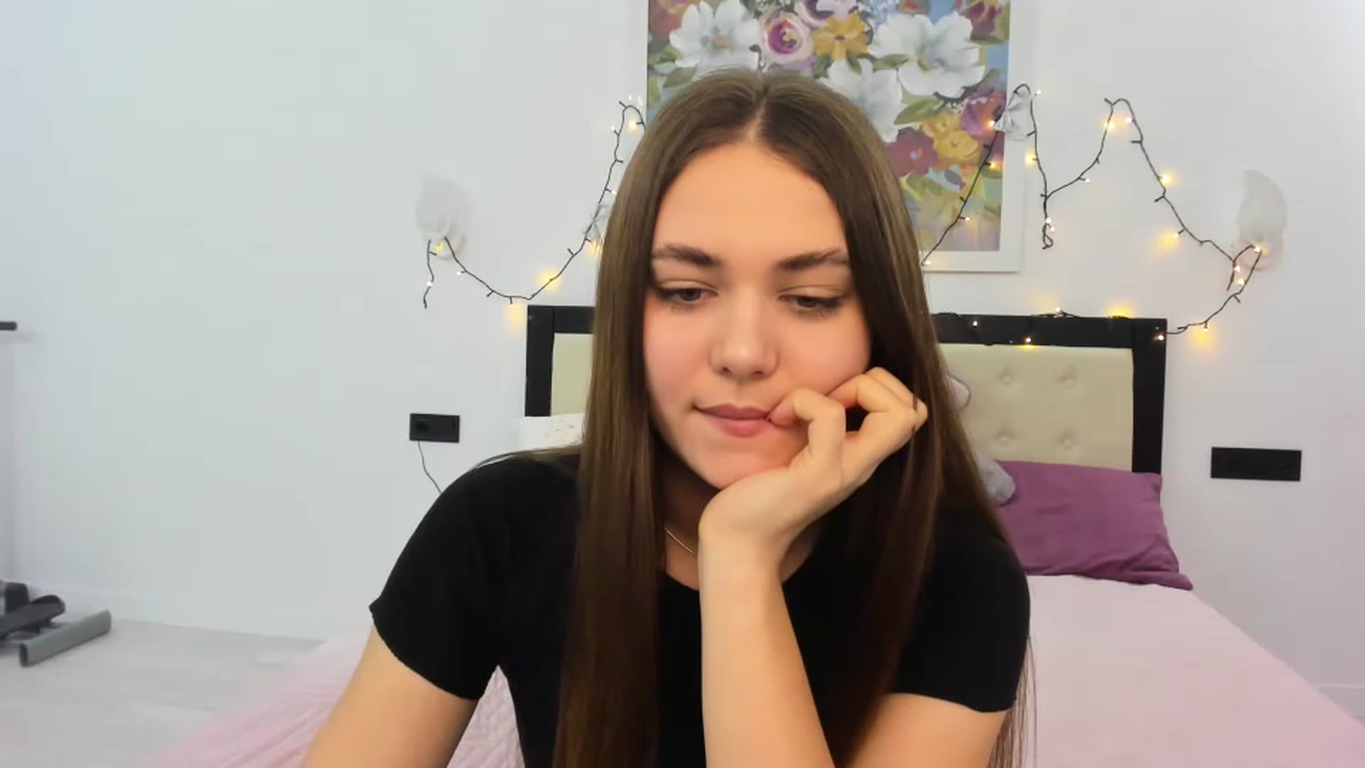 Gallery image thumbnail from SophieeSexxy's myfreecams stream on, 02/06/2023, 09:38 image 18 of 20
