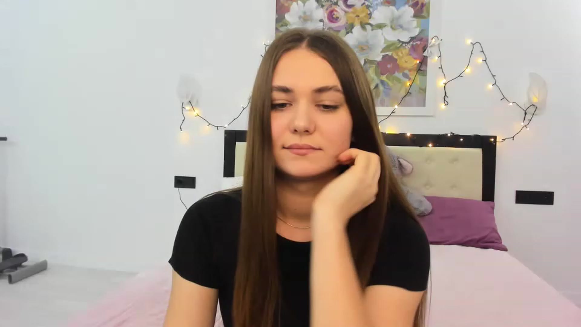 Gallery image thumbnail from SophieeSexxy's myfreecams stream on, 02/06/2023, 09:38 image 17 of 20