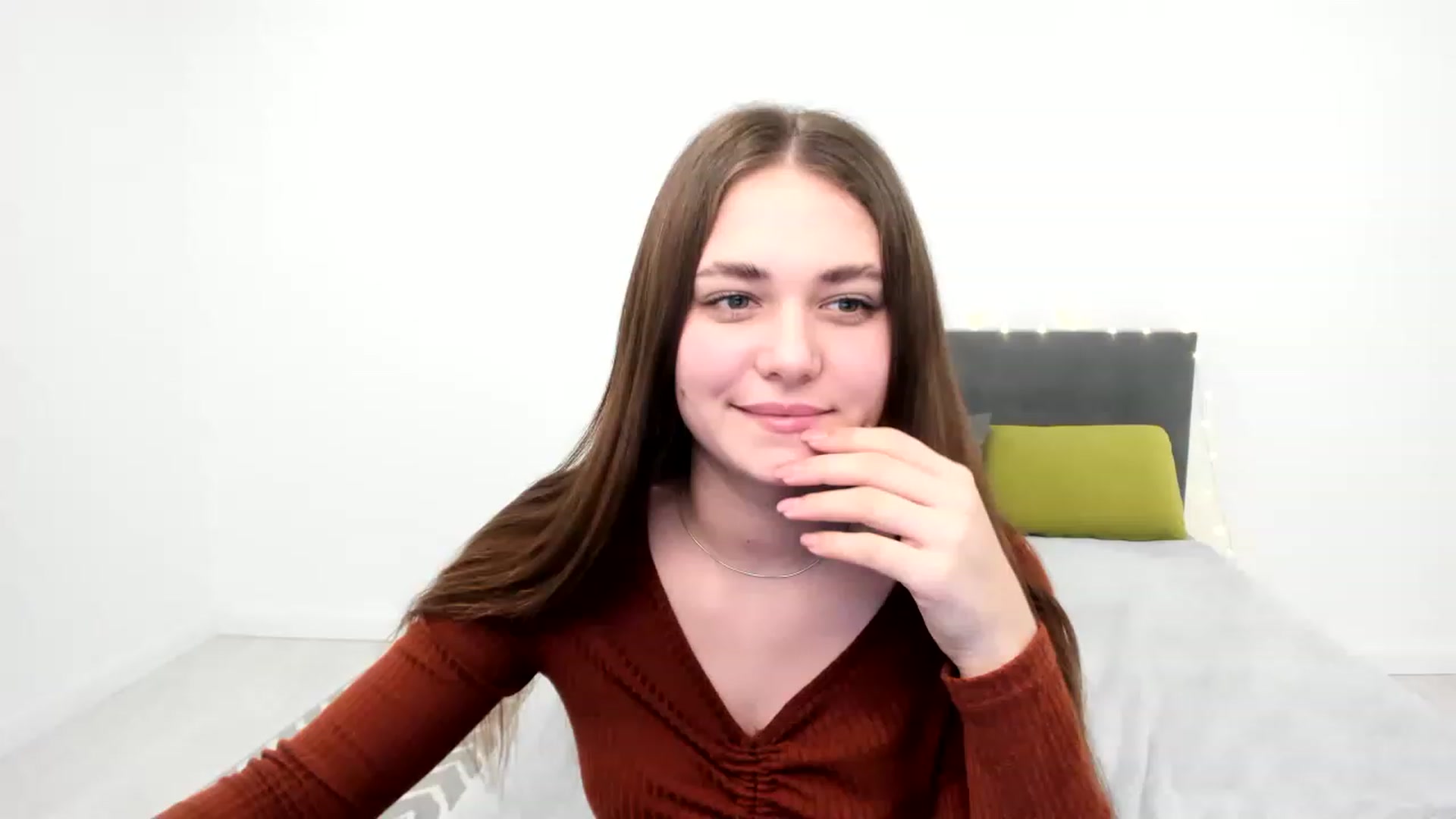 Gallery image thumbnail from SophieeSexxy's myfreecams stream on, 02/06/2023, 18:06 image 17 of 20