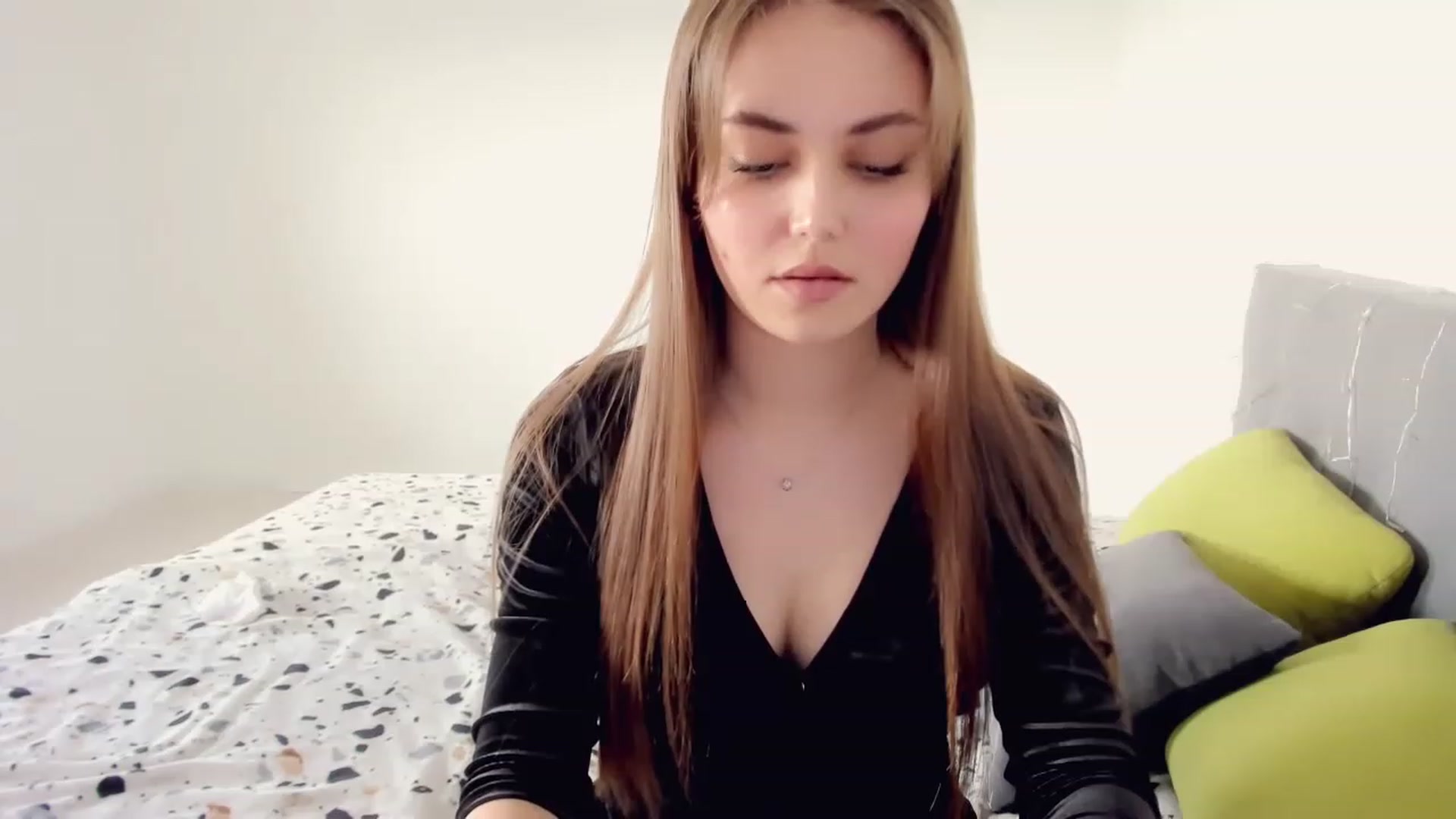 Gallery image thumbnail from SophieeSexxy's myfreecams stream on, 03/18/2023, 10:23 image 11 of 20