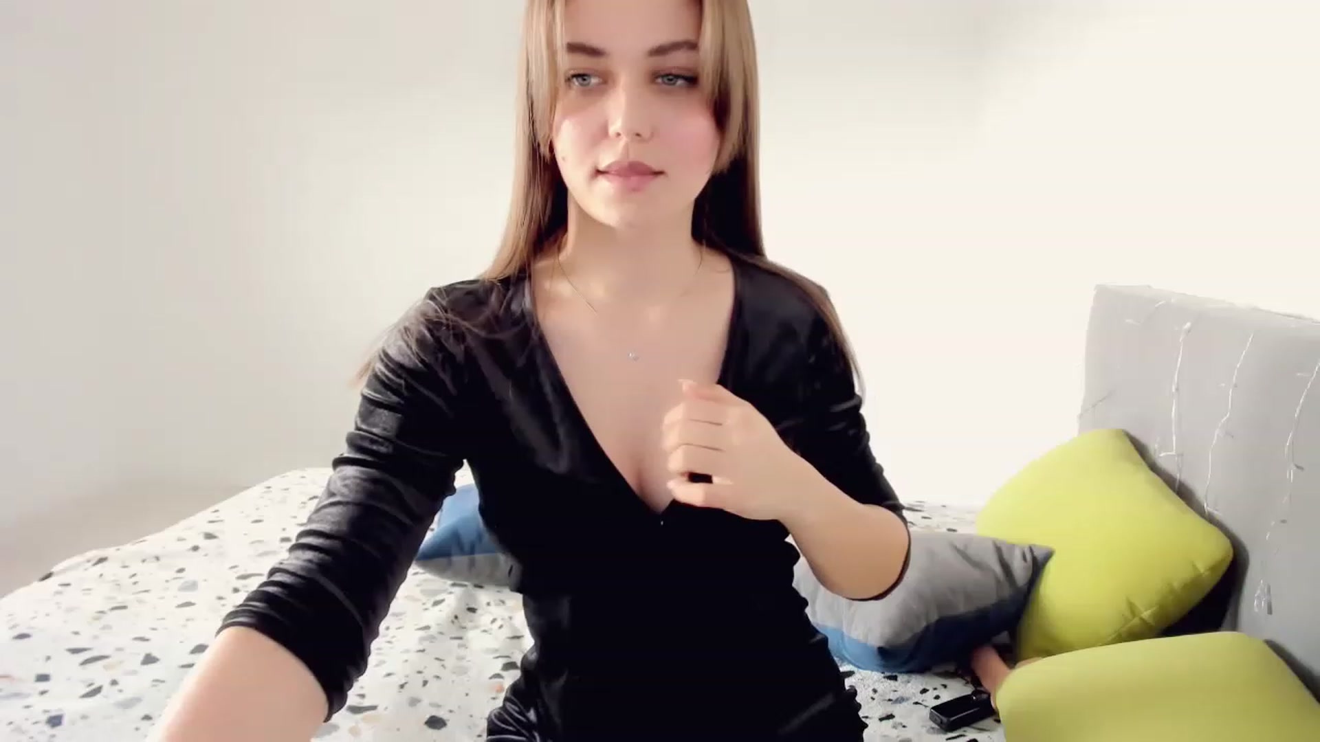 Gallery image thumbnail from SophieeSexxy's myfreecams stream on, 03/18/2023, 12:00 image 4 of 20