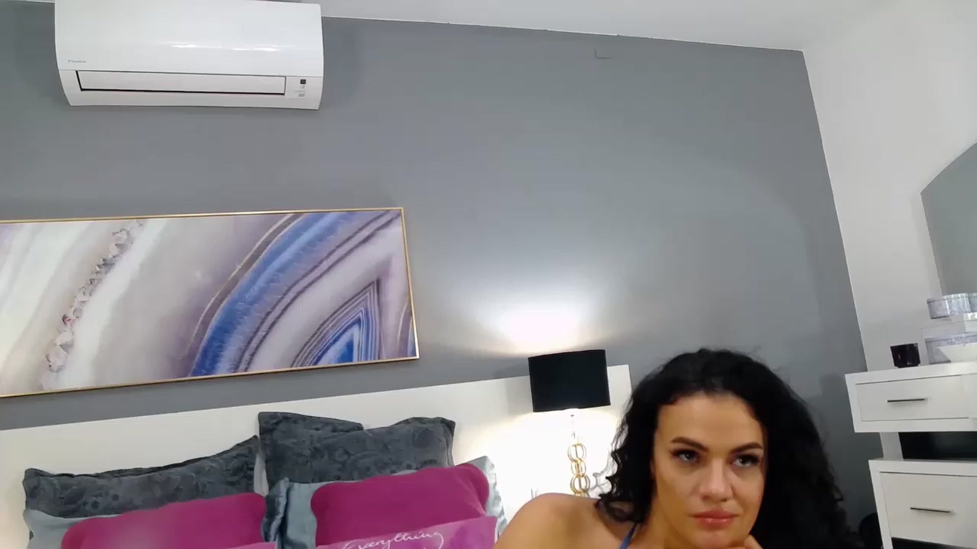 Gallery image thumbnail from Sophiejoulia's myfreecams stream on, 11/18/2022, 02:00 image 14 of 20