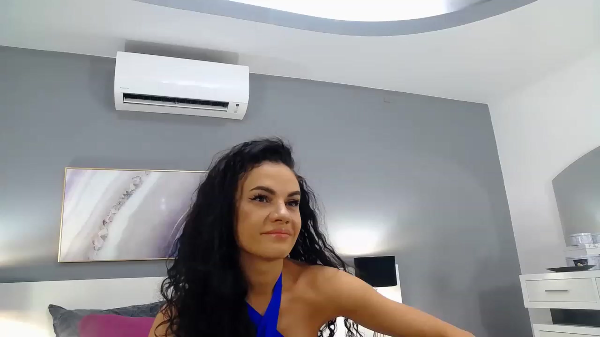 Gallery image thumbnail from Sophiejoulia's myfreecams stream on, 12/01/2022, 20:19 image 13 of 20