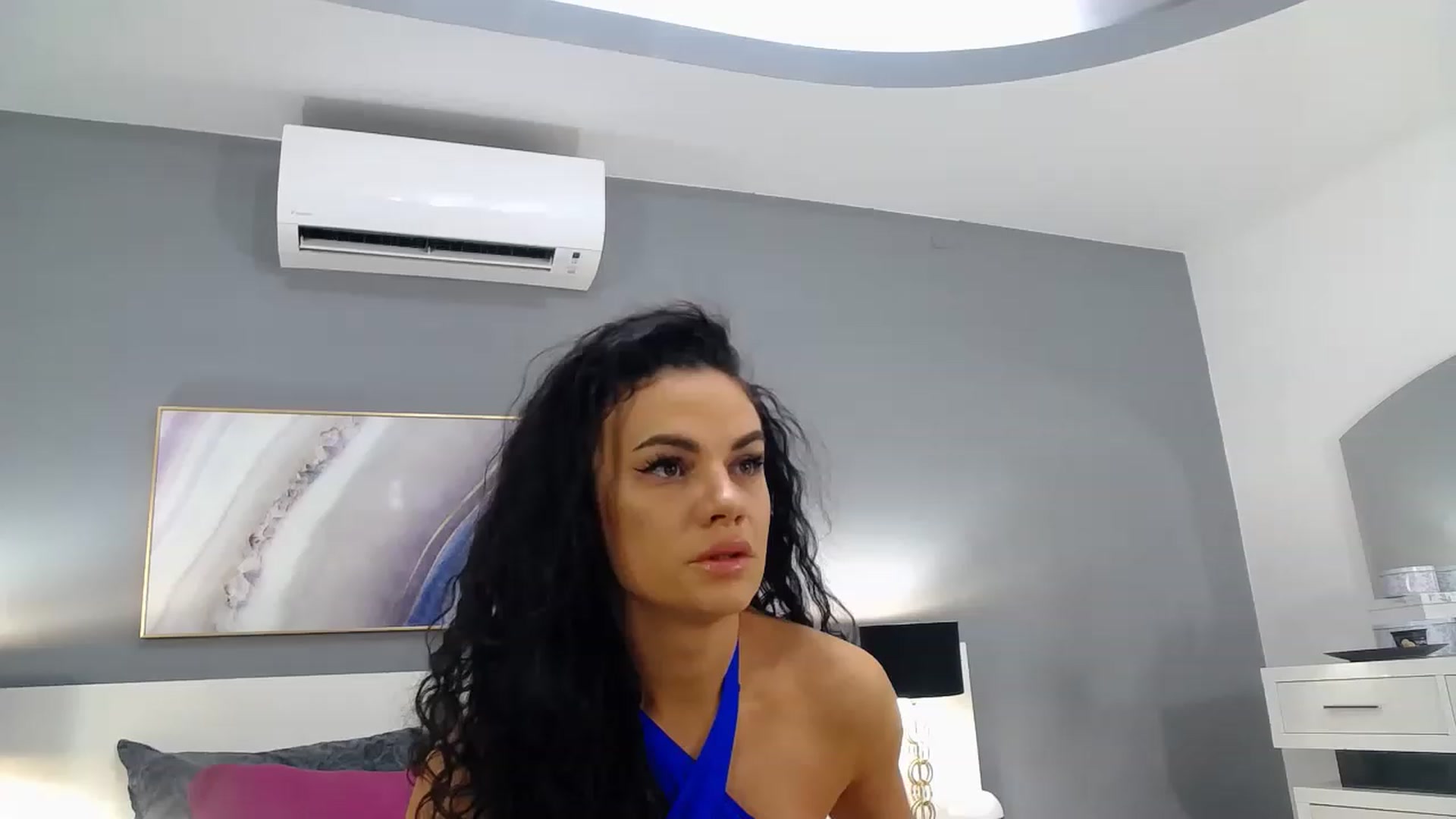 Gallery image thumbnail from Sophiejoulia's myfreecams stream on, 12/01/2022, 20:19 image 2 of 20