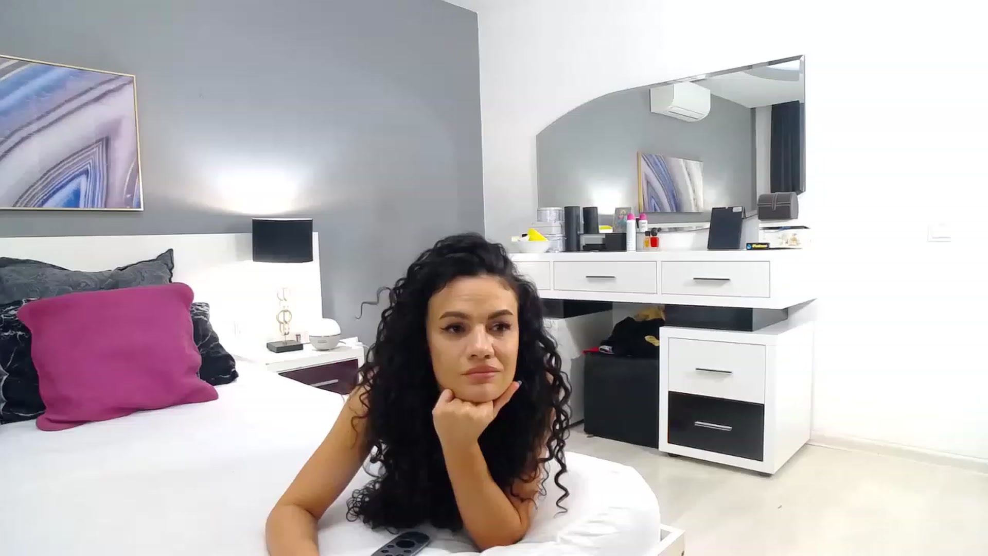 Gallery image thumbnail from Sophiejoulia's myfreecams stream on, 12/10/2022, 24:30 image 20 of 20