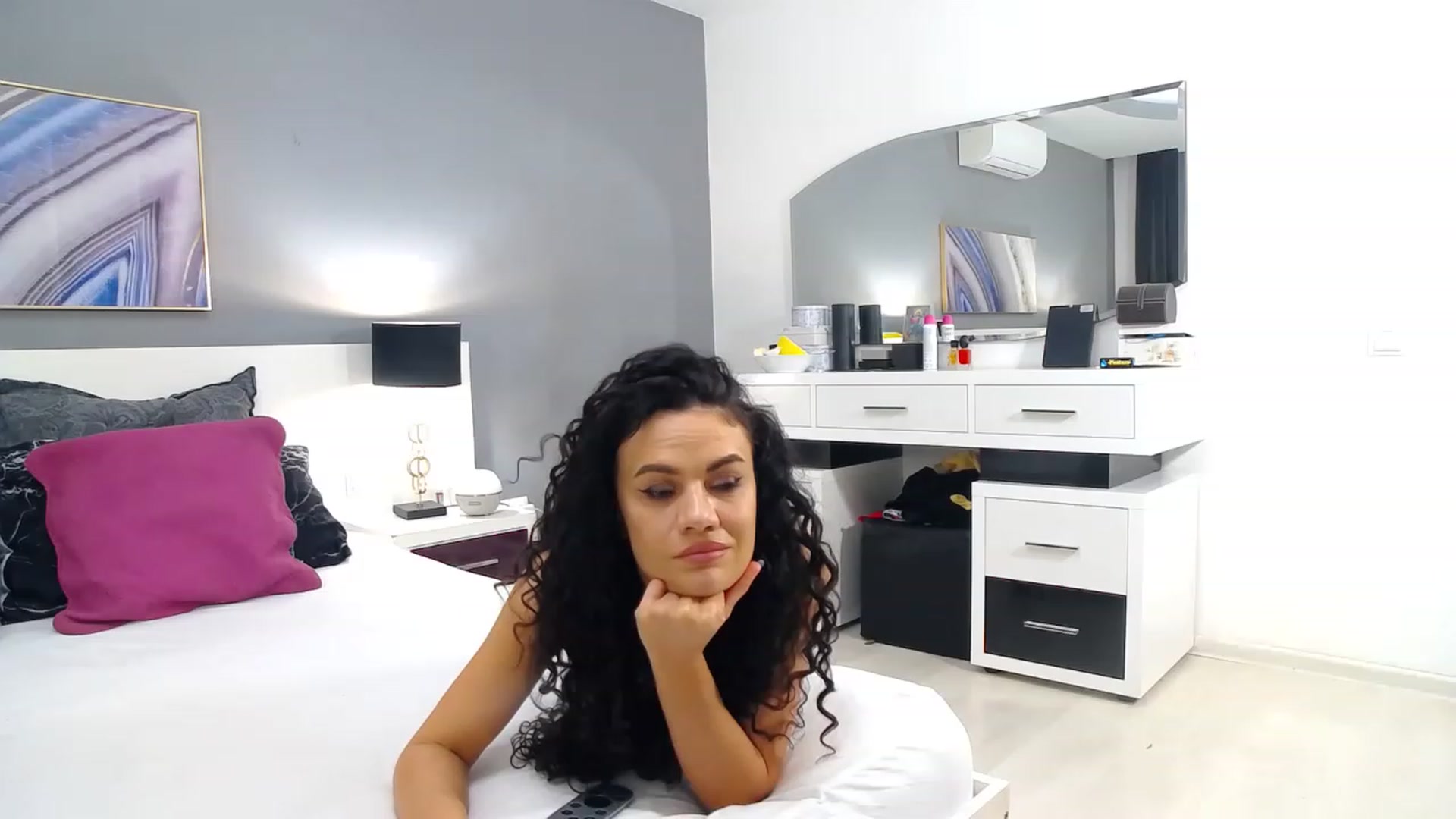 Gallery image thumbnail from Sophiejoulia's myfreecams stream on, 12/10/2022, 24:30 image 19 of 20