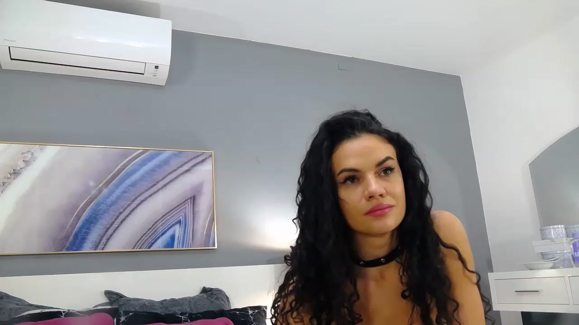 Gallery image thumbnail from Sophiejoulia's myfreecams stream on, 12/13/2022, 02:19 image 2 of 20