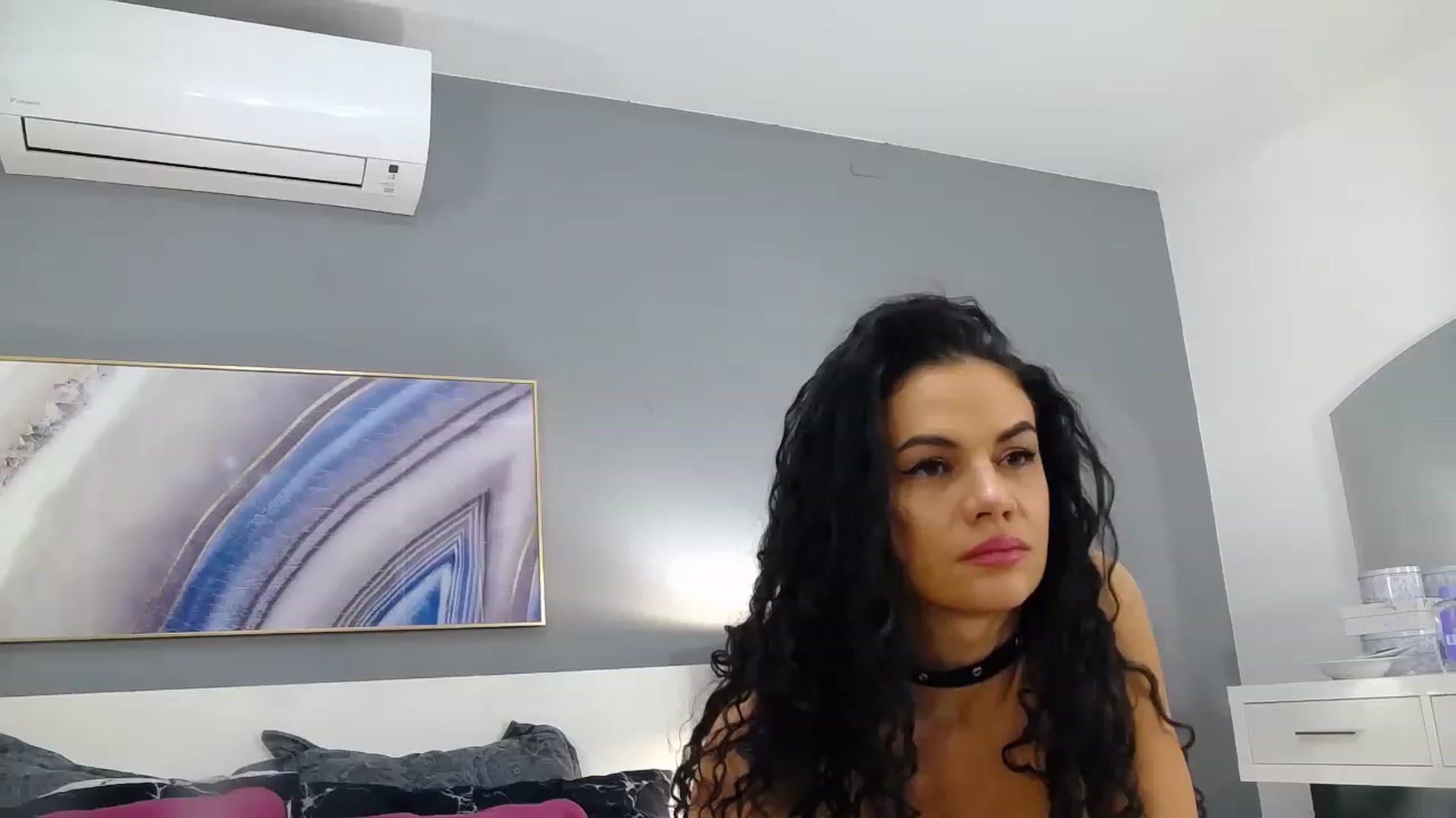 Gallery image thumbnail from Sophiejoulia's myfreecams stream on, 12/13/2022, 02:19 image 4 of 20