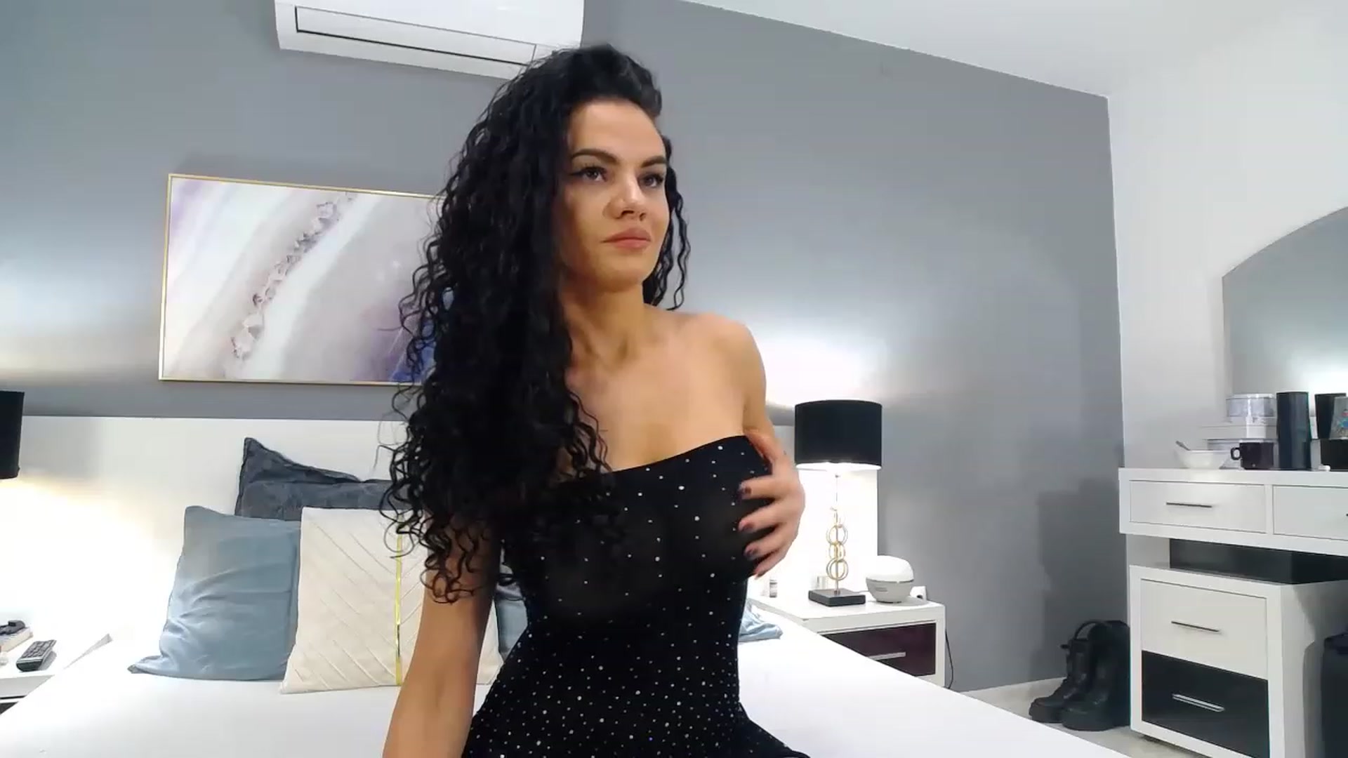 Gallery image thumbnail from Sophiejoulia's myfreecams stream on, 01/07/2023, 21:27 image 3 of 20