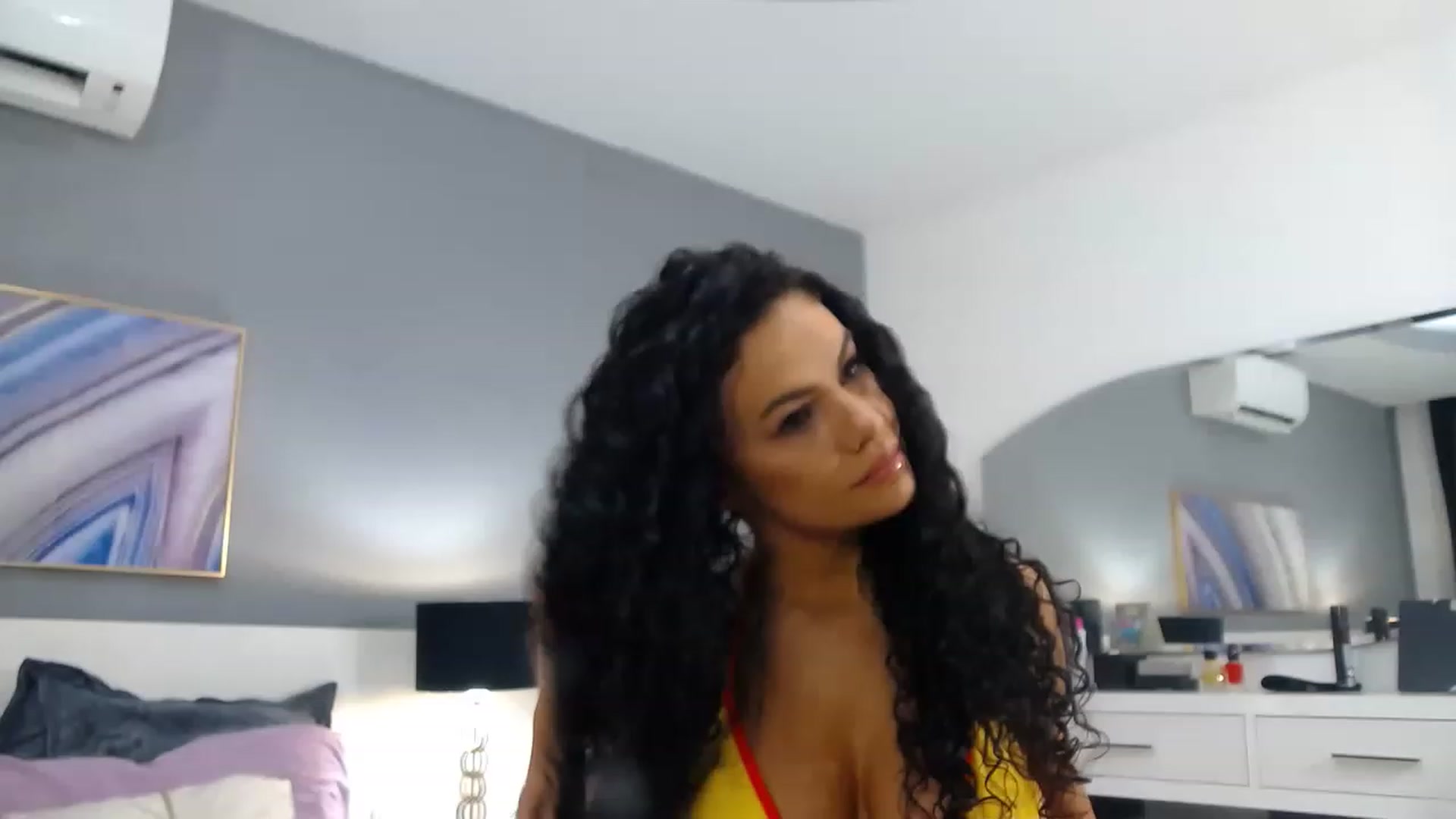 Gallery image thumbnail from Sophiejoulia's myfreecams stream on, 01/26/2023, 19:22 image 7 of 20