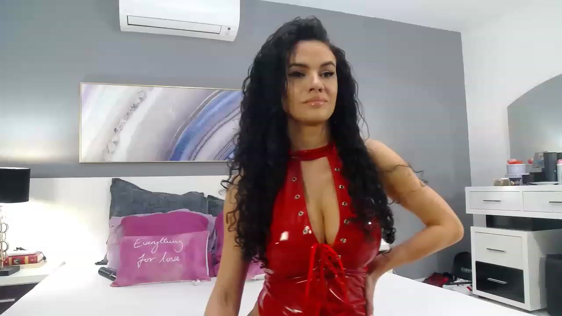 Gallery image thumbnail from Sophiejoulia's myfreecams stream on, 05/02/2023, 17:45 image 13 of 20