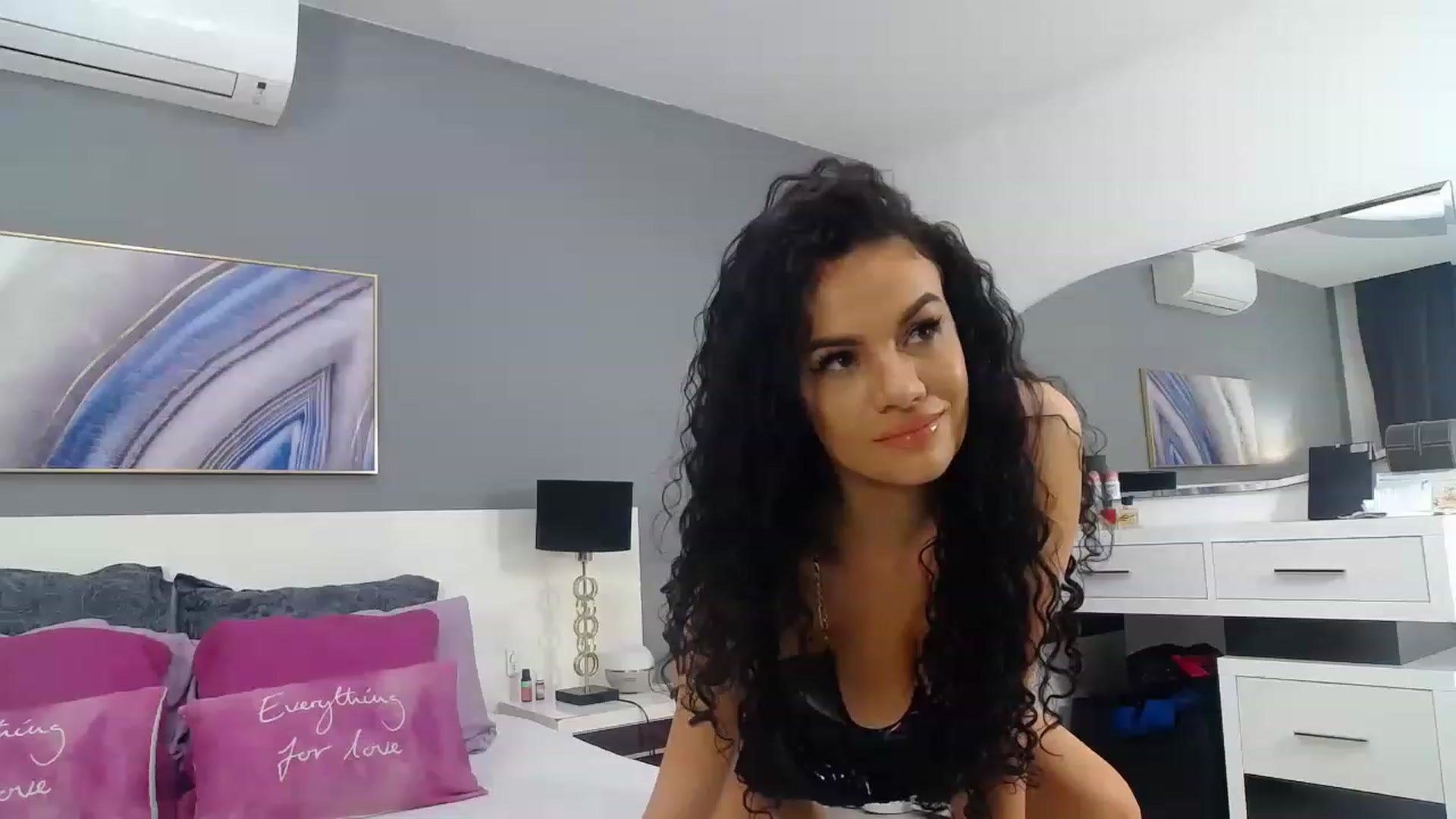 Gallery image thumbnail from Sophiejoulia's myfreecams stream on, 05/02/2023, 18:49 image 4 of 20