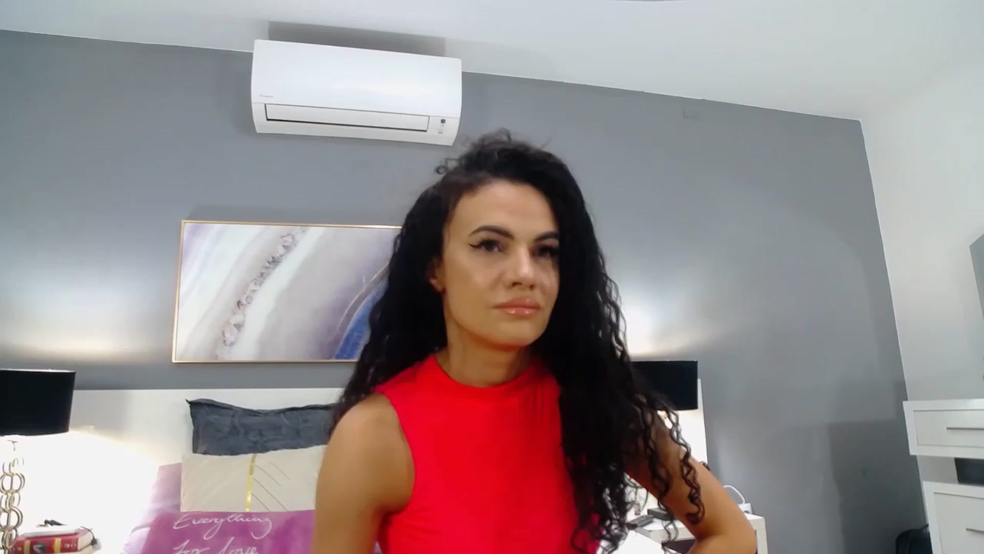 Gallery image thumbnail from Sophiejoulia's myfreecams stream on, 05/03/2023, 19:37 image 15 of 20