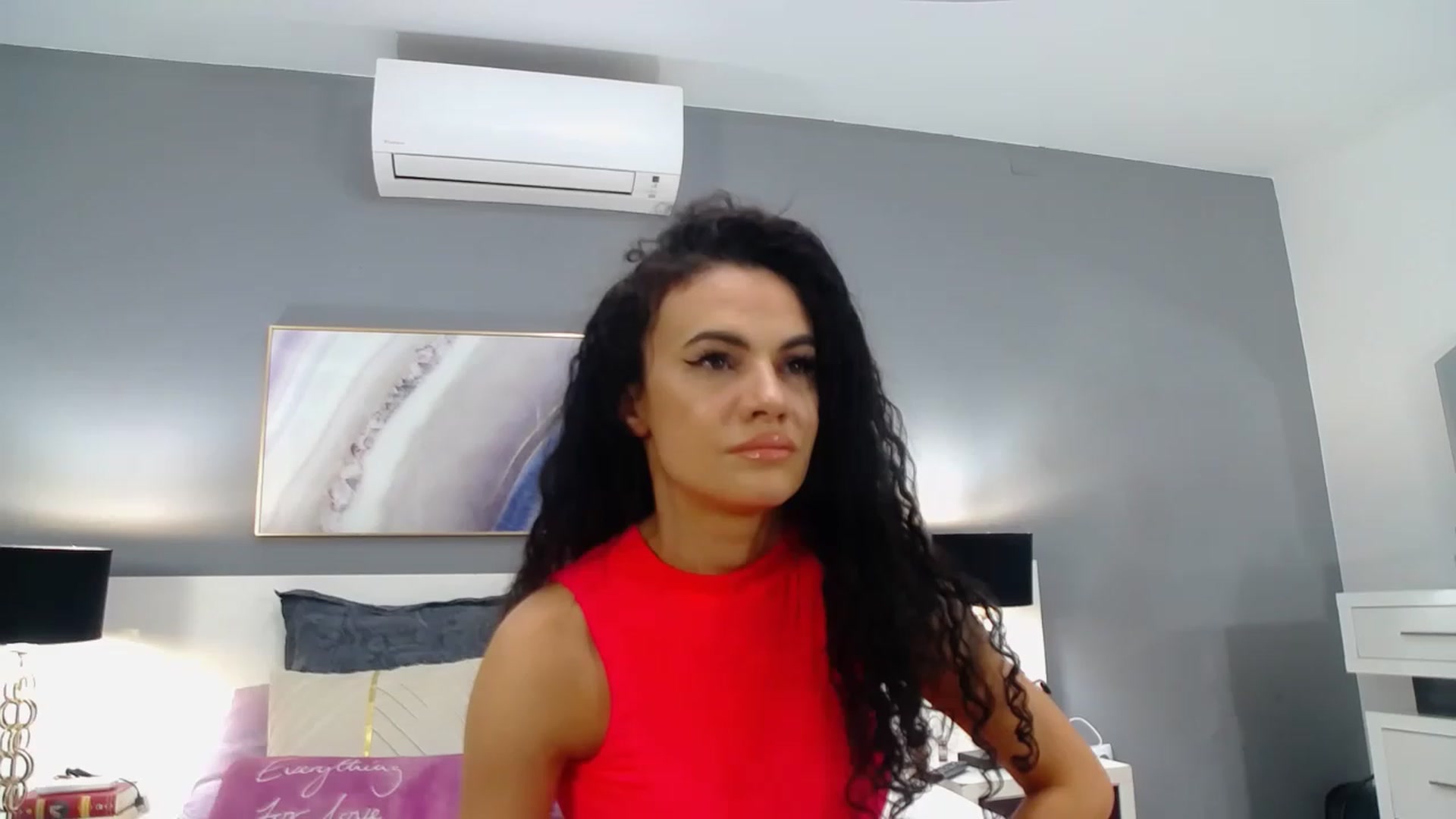 Gallery image thumbnail from Sophiejoulia's myfreecams stream on, 05/03/2023, 19:37 image 14 of 20