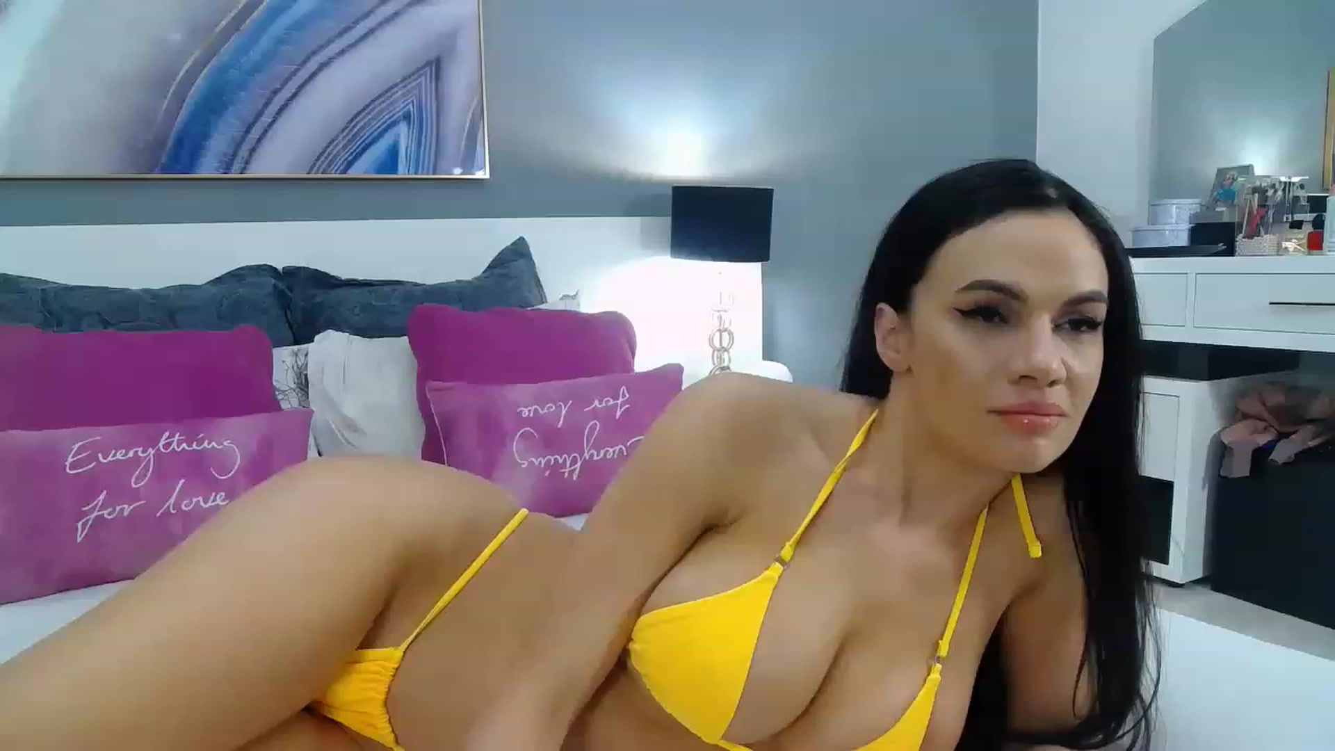Gallery image thumbnail from Sophiejoulia's myfreecams stream on, 05/08/2023, 20:44 image 14 of 20