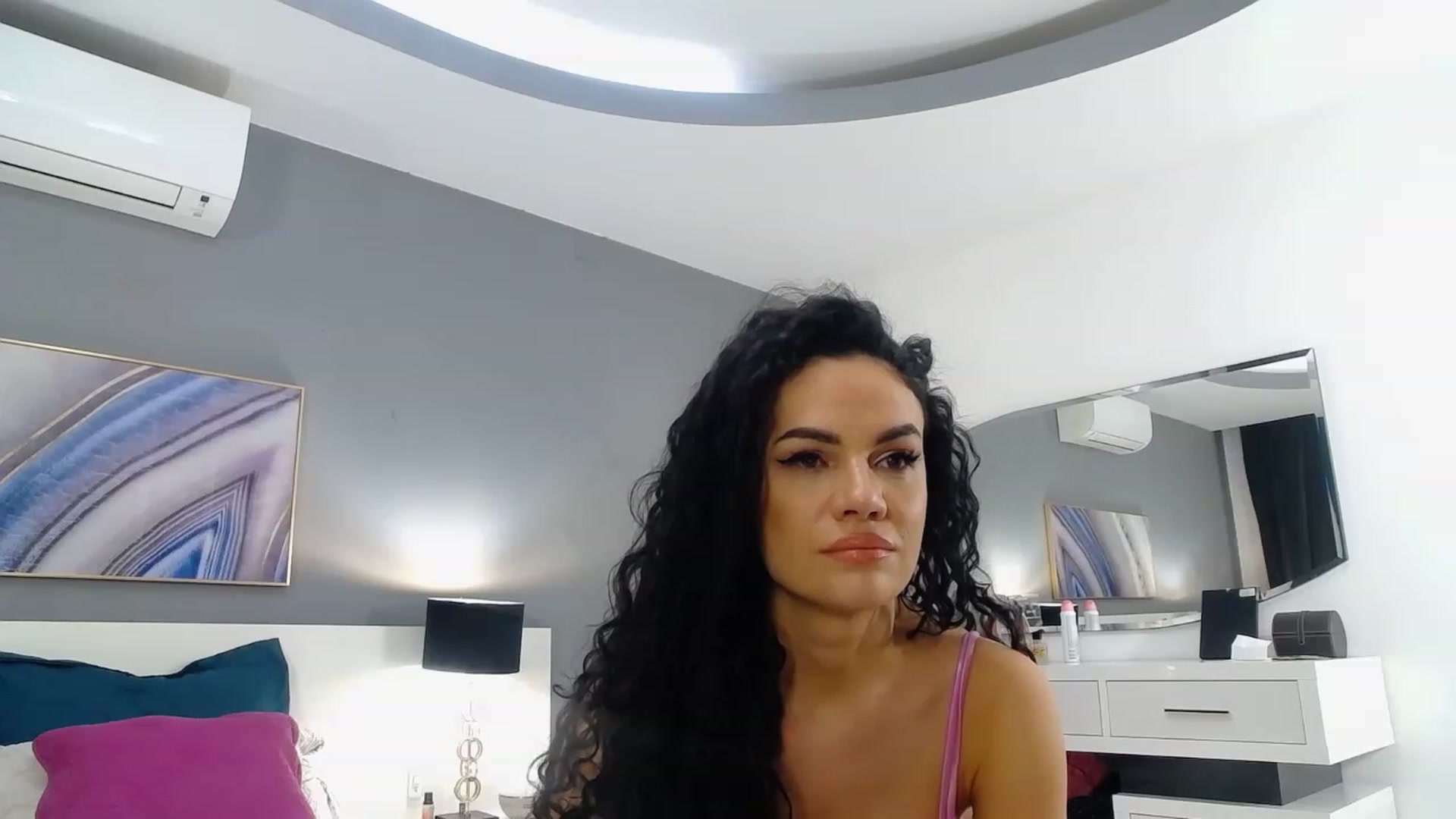 Gallery image thumbnail from Sophiejoulia's myfreecams stream on, 05/18/2023, 19:37 image 11 of 20