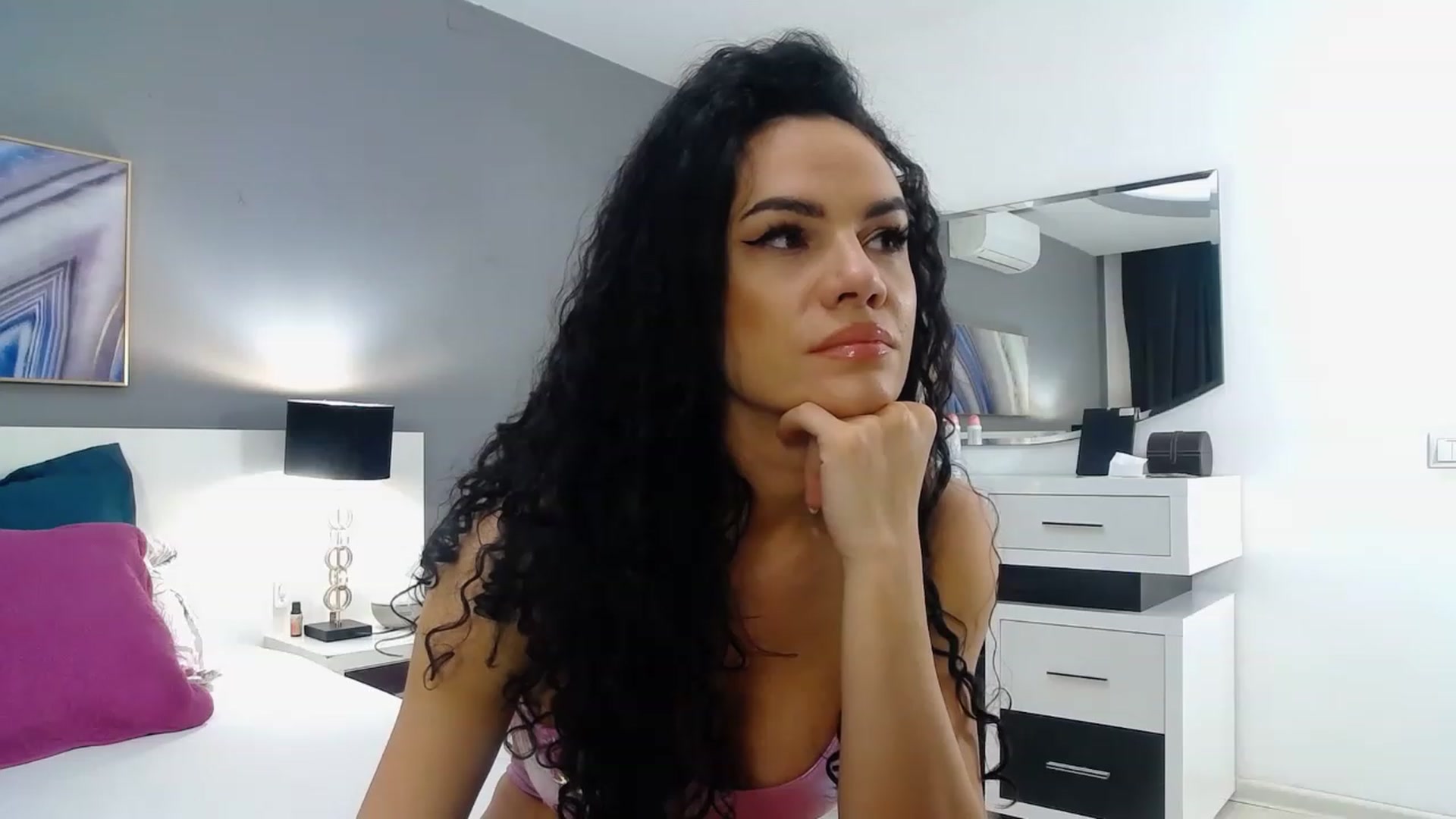 Gallery image thumbnail from Sophiejoulia's myfreecams stream on, 05/18/2023, 20:25 image 9 of 20