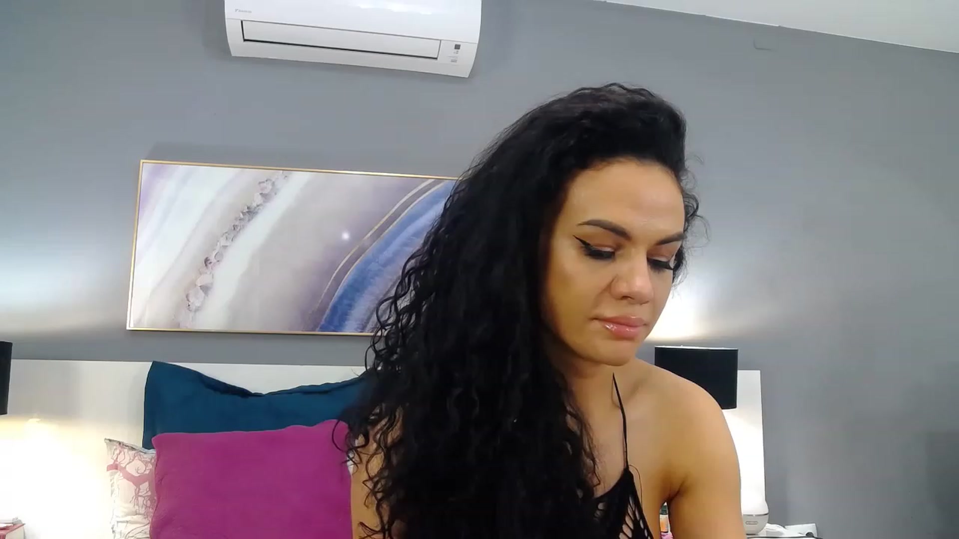 Gallery image thumbnail from Sophiejoulia's myfreecams stream on, 05/21/2023, 24:29 image 16 of 20