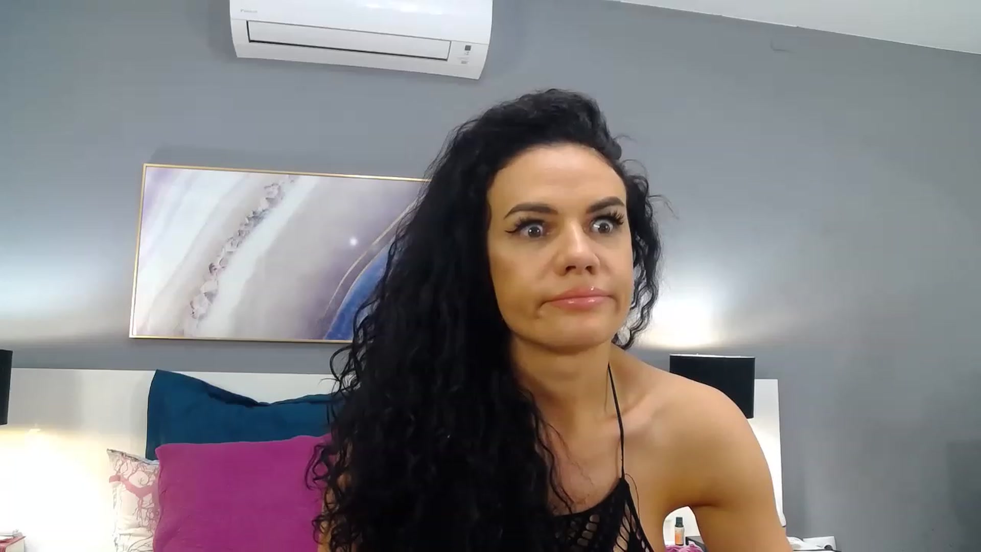Gallery image thumbnail from Sophiejoulia's myfreecams stream on, 05/21/2023, 24:29 image 19 of 20