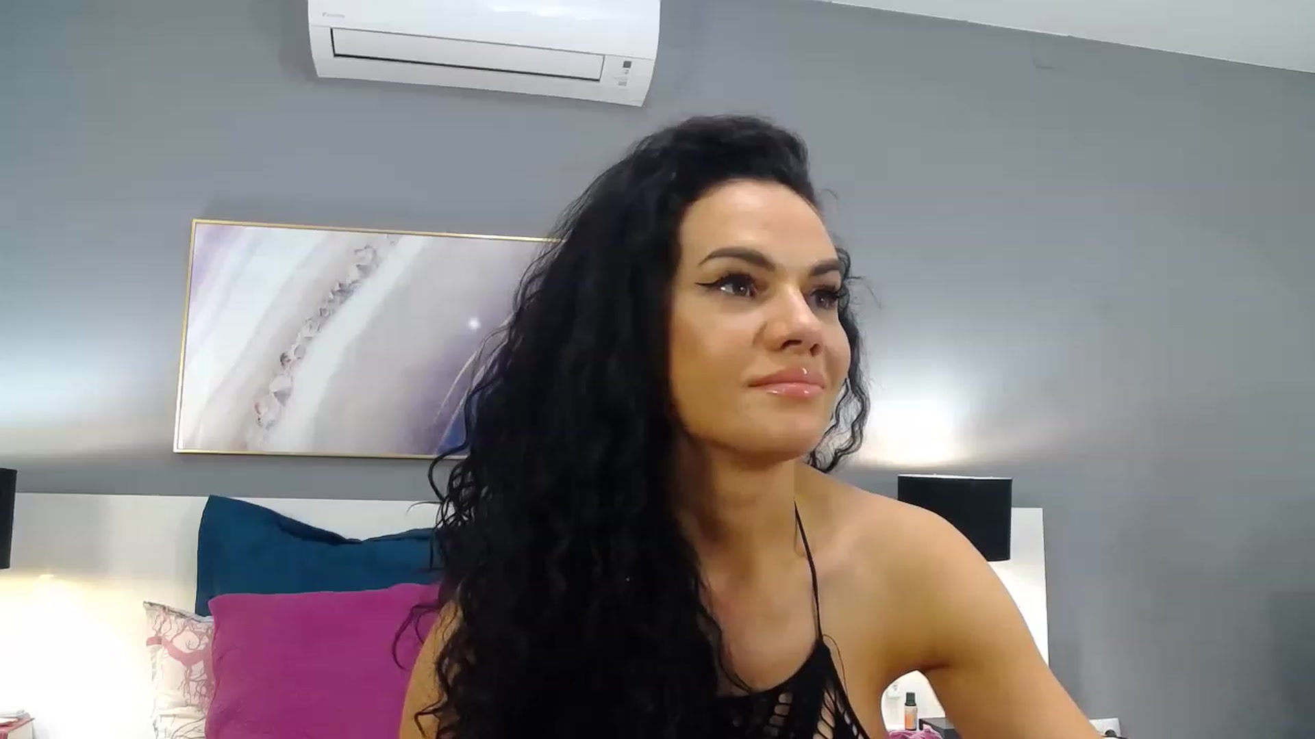 Gallery image thumbnail from Sophiejoulia's myfreecams stream on, 05/21/2023, 24:29 image 20 of 20