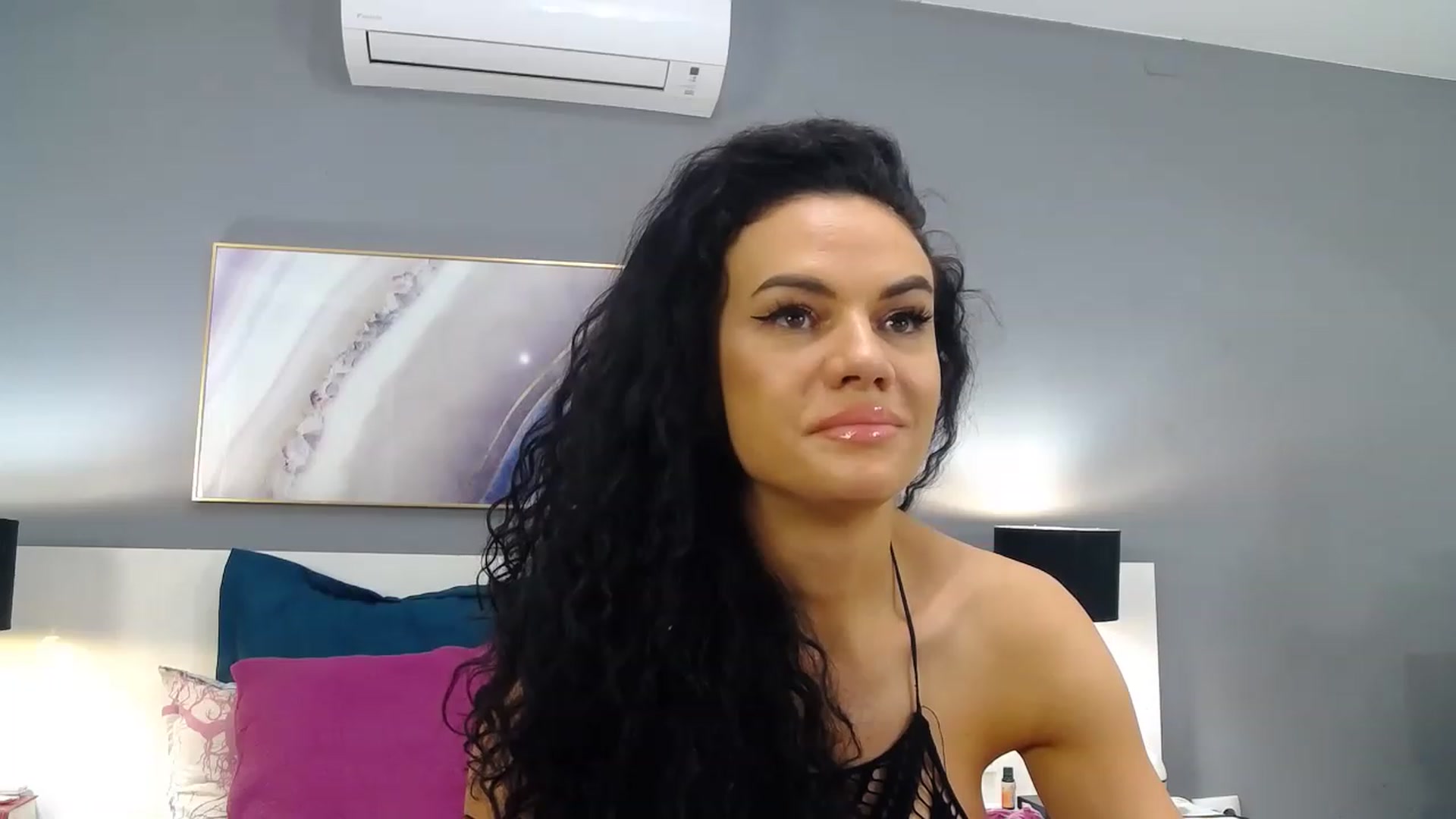 Gallery image thumbnail from Sophiejoulia's myfreecams stream on, 05/21/2023, 24:29 image 17 of 20