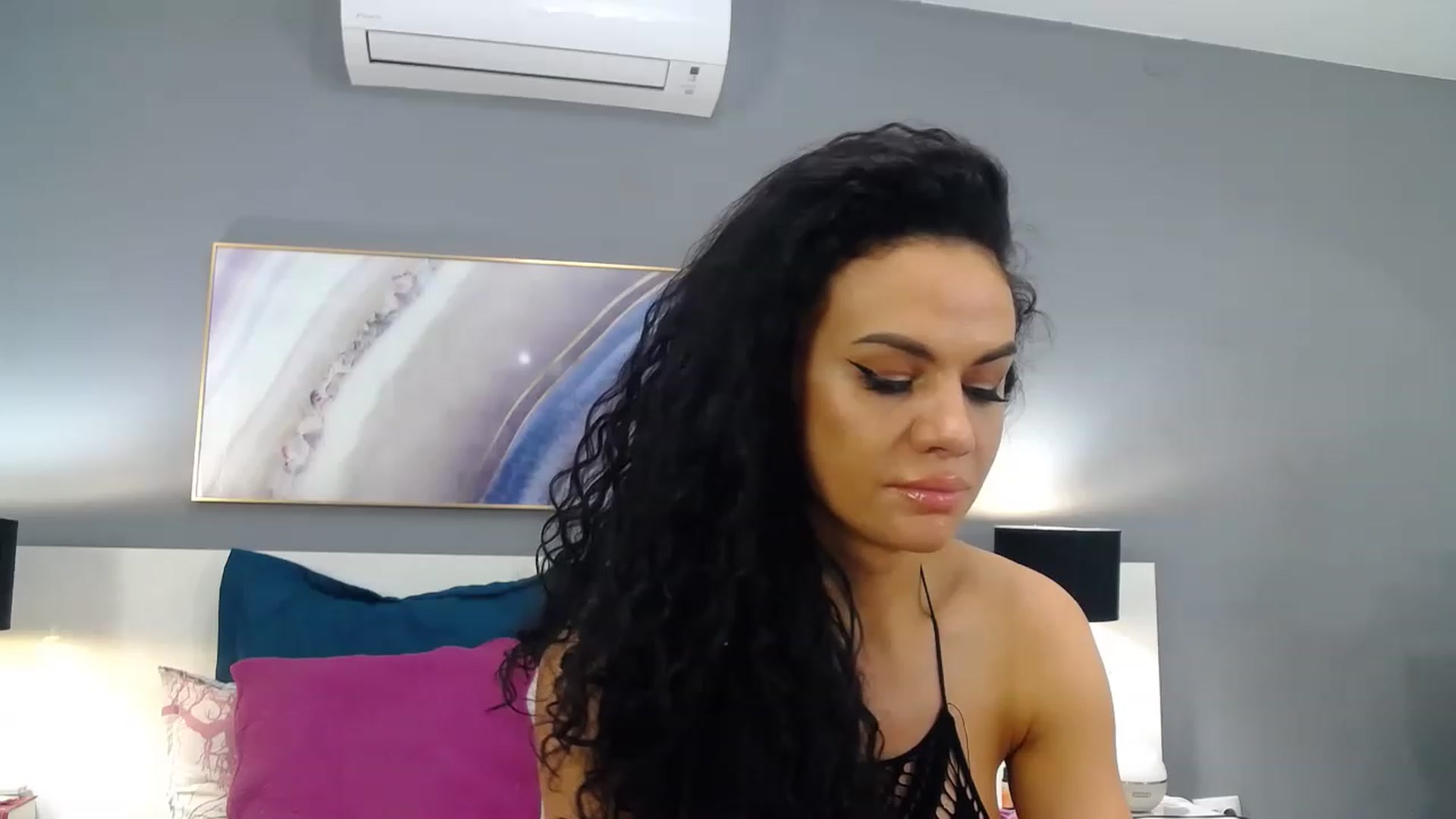 Gallery image thumbnail from Sophiejoulia's myfreecams stream on, 05/21/2023, 24:29 image 15 of 20