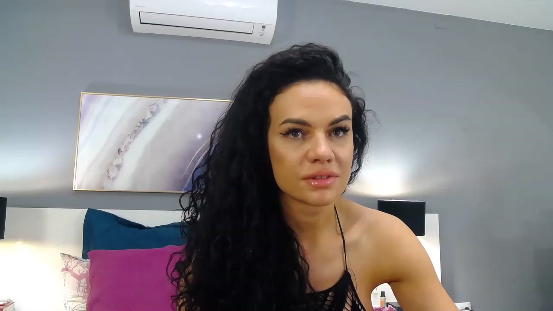 Gallery image thumbnail from Sophiejoulia's myfreecams stream on, 05/21/2023, 24:29 image 18 of 20