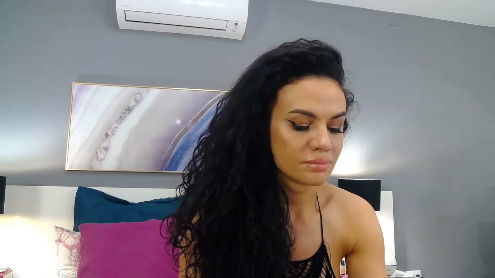Gallery image thumbnail from Sophiejoulia's myfreecams stream on, 05/21/2023, 24:29 image 14 of 20