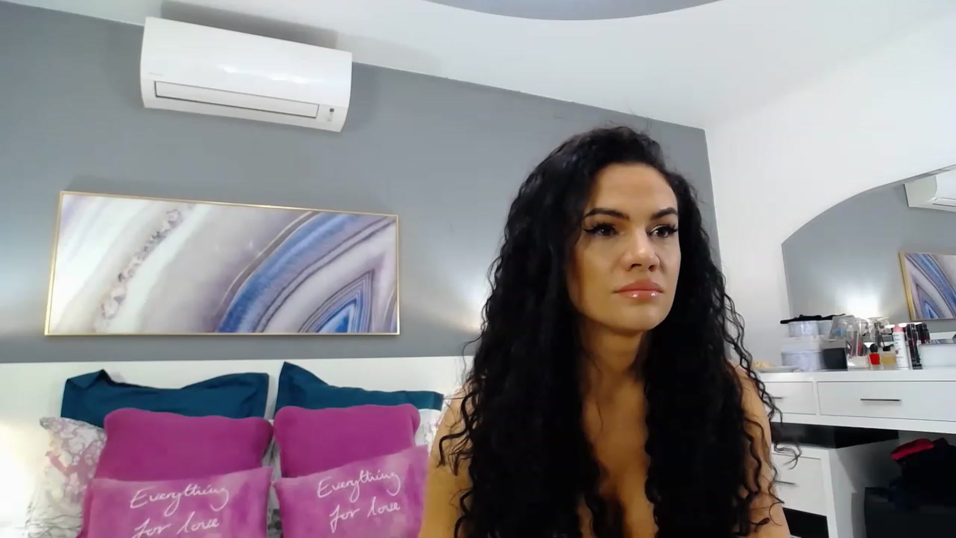 Gallery image thumbnail from Sophiejoulia's myfreecams stream on, 05/27/2023, 19:04 image 17 of 20