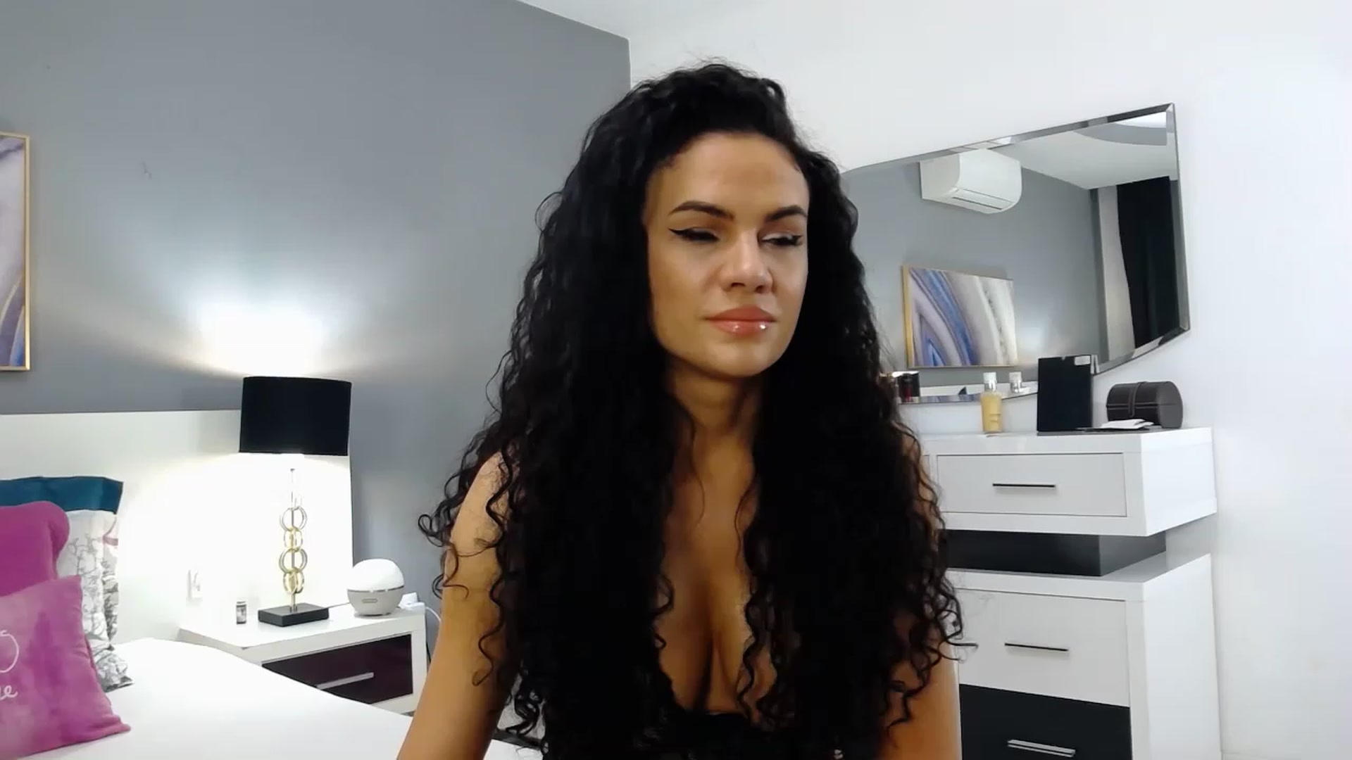 Gallery image thumbnail from Sophiejoulia's myfreecams stream on, 05/27/2023, 19:26 image 8 of 20