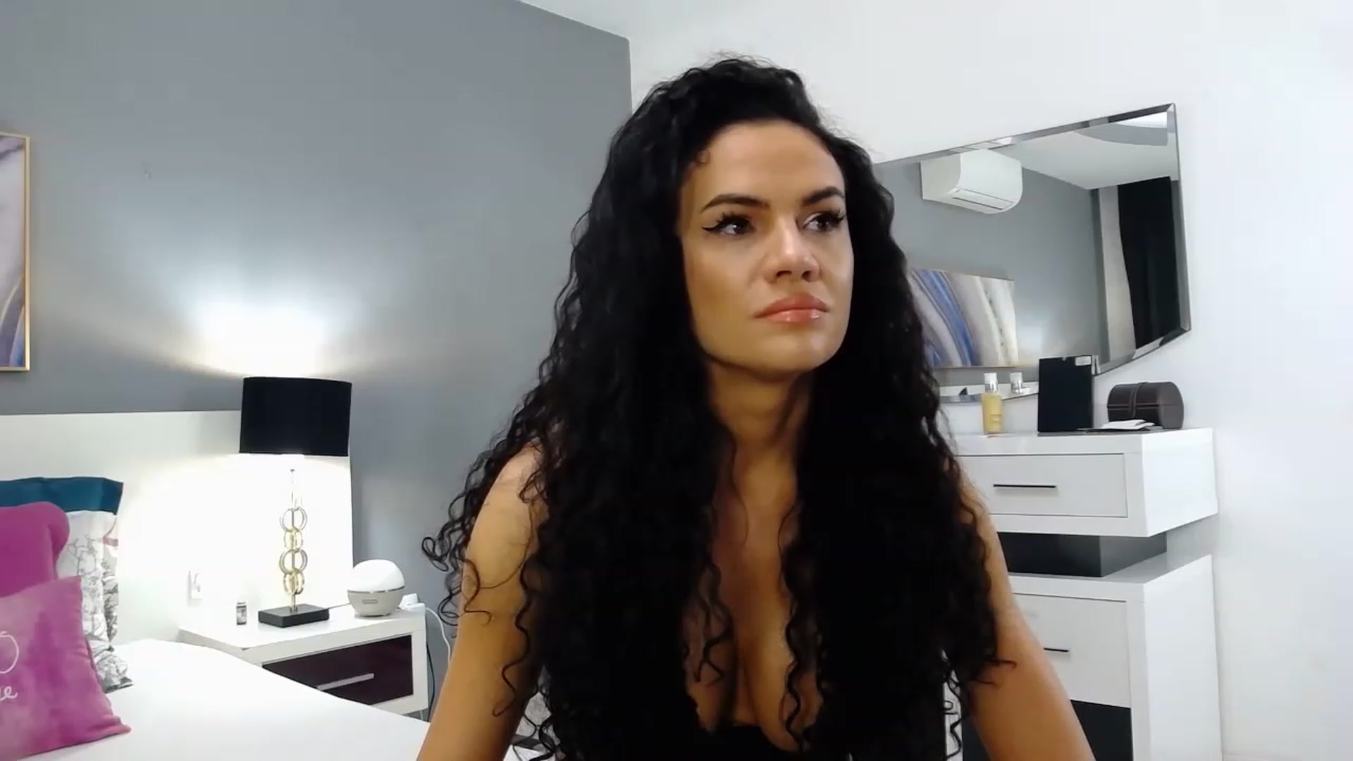 Gallery image thumbnail from Sophiejoulia's myfreecams stream on, 05/27/2023, 19:26 image 11 of 20