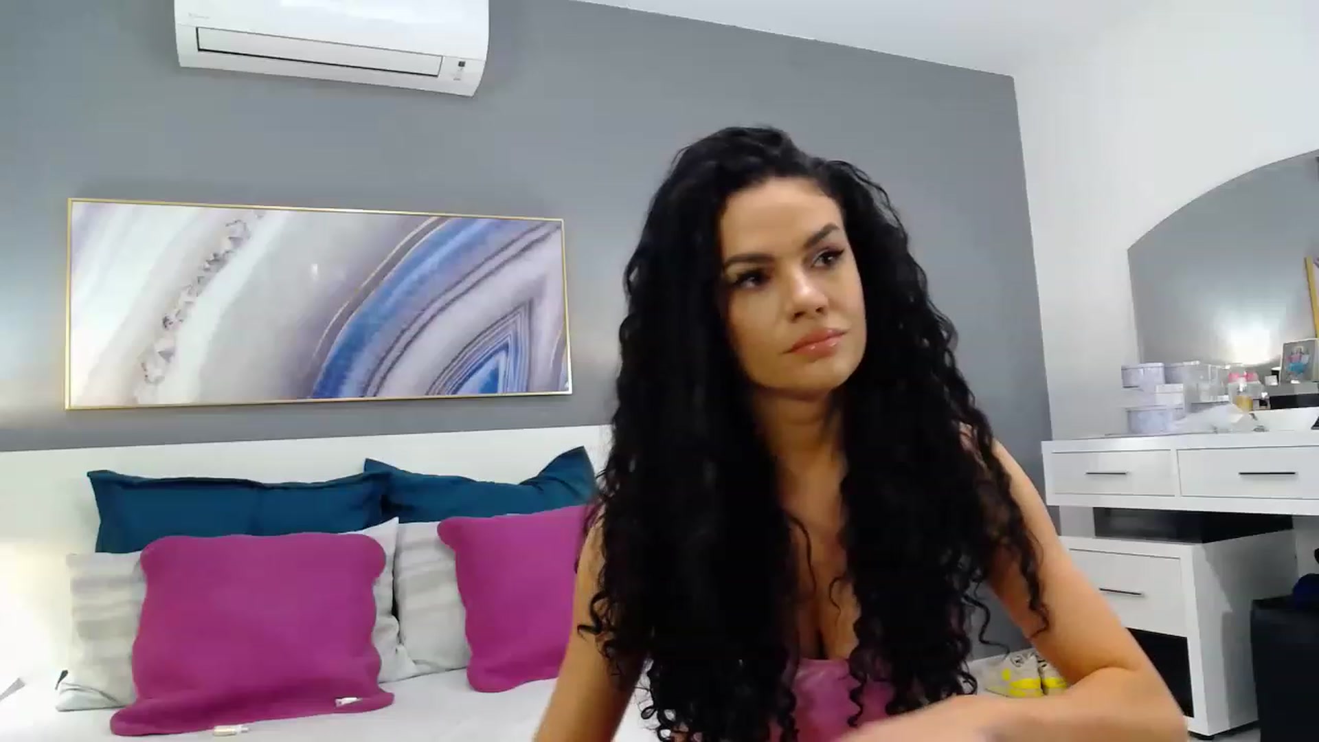 Gallery image thumbnail from Sophiejoulia's myfreecams stream on, 06/12/2023, 18:35 image 13 of 20