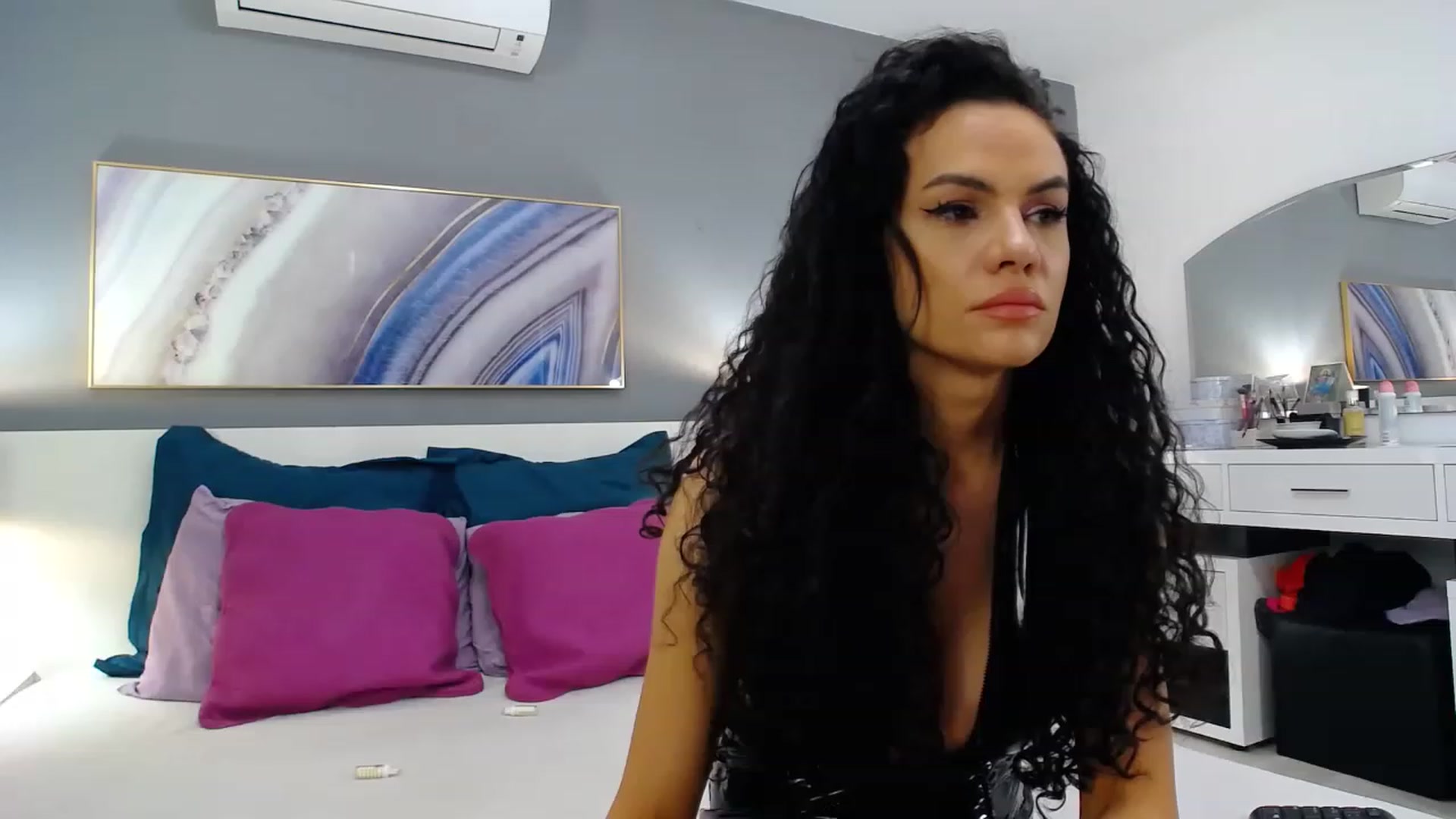 Gallery image thumbnail from Sophiejoulia's myfreecams stream on, 06/18/2023, 18:45 image 19 of 20