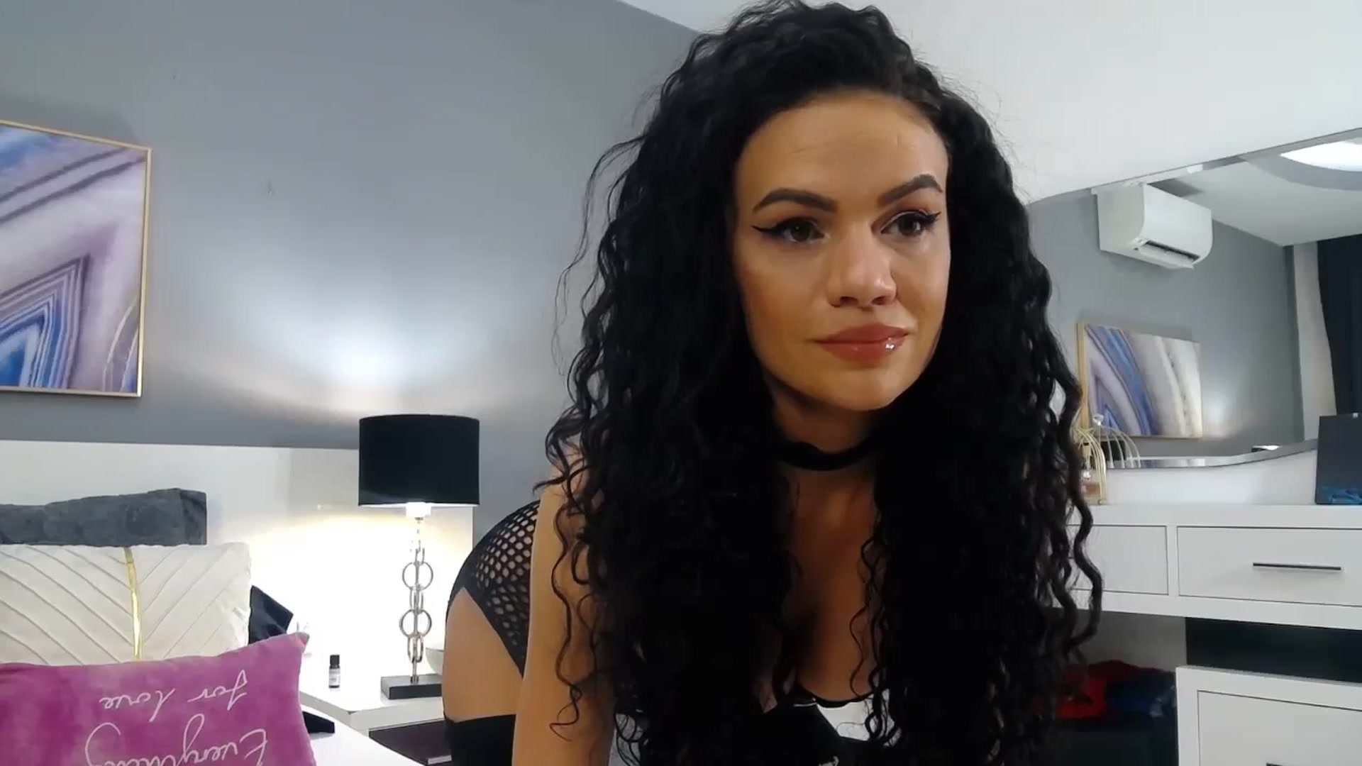 Gallery image thumbnail from Sophiejoulia's myfreecams stream on, 12/01/2023, 18:37 image 8 of 20