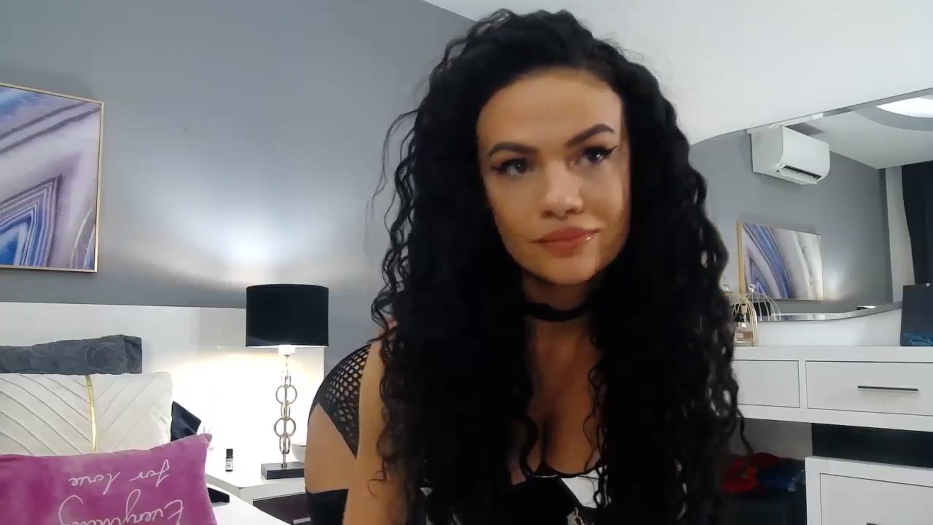 Gallery image thumbnail from Sophiejoulia's myfreecams stream on, 12/01/2023, 18:37 image 7 of 20