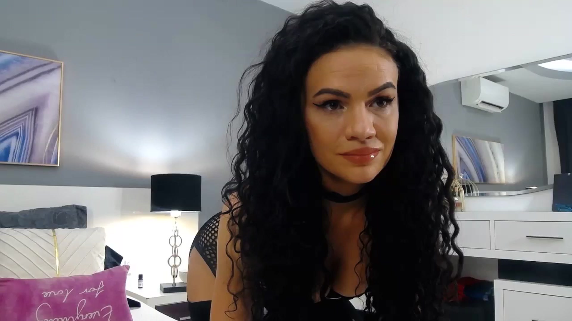 Gallery image thumbnail from Sophiejoulia's myfreecams stream on, 12/01/2023, 18:37 image 9 of 20
