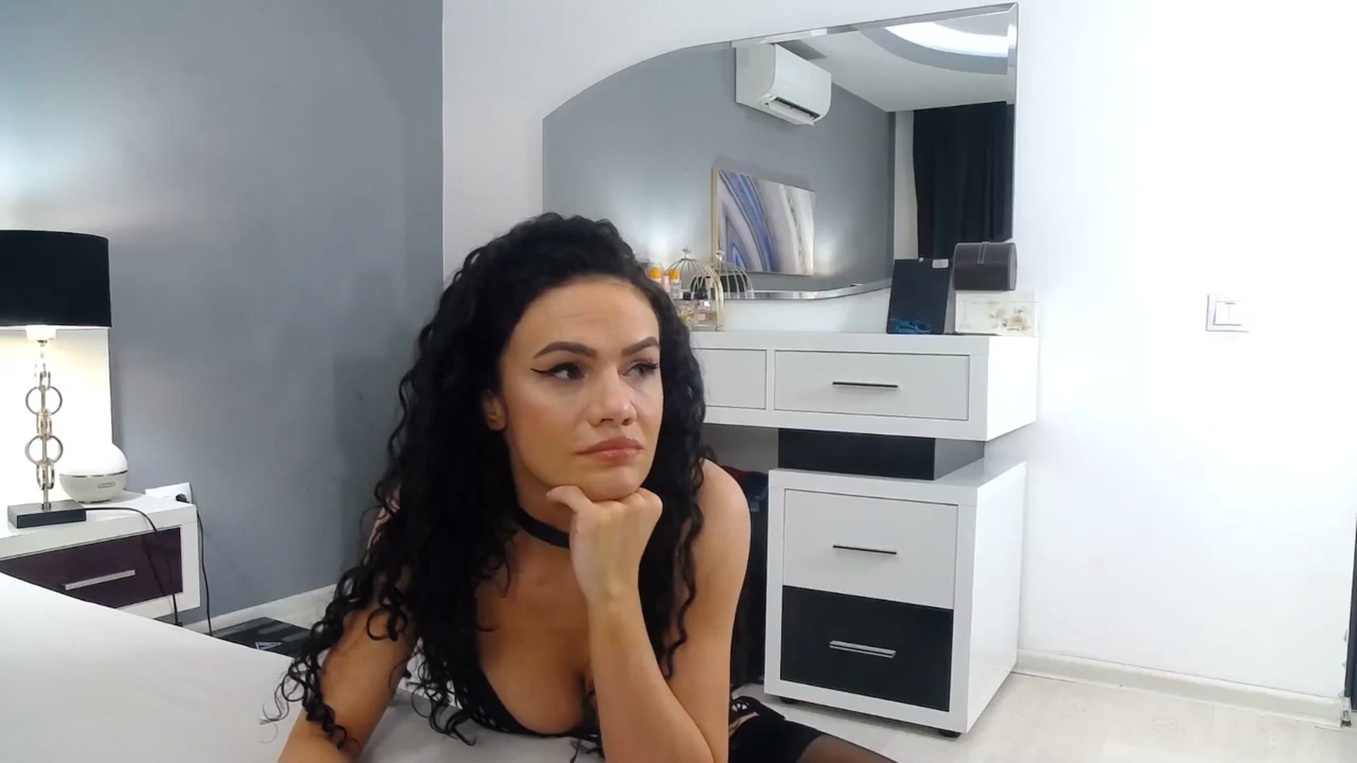 Gallery image thumbnail from Sophiejoulia's myfreecams stream on, 12/01/2023, 18:37 image 18 of 20