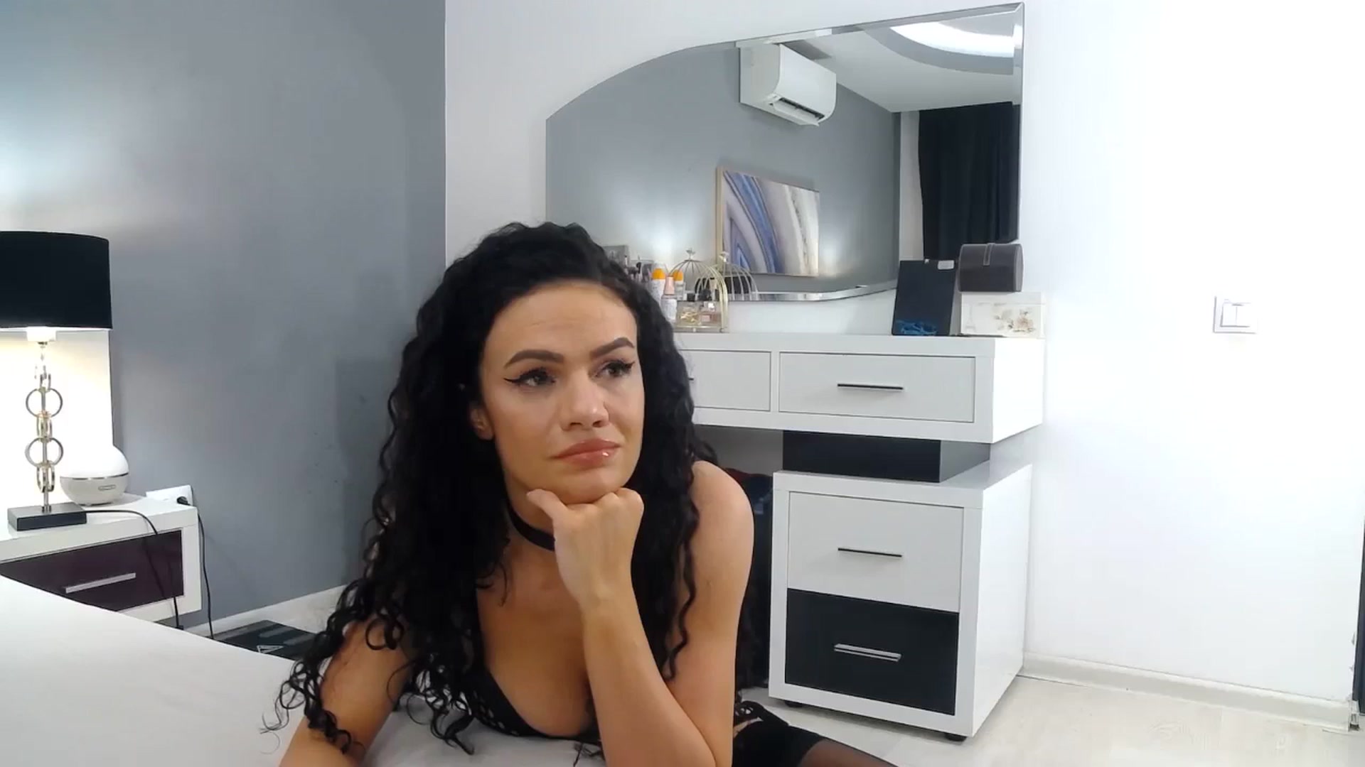Gallery image thumbnail from Sophiejoulia's myfreecams stream on, 12/01/2023, 18:37 image 19 of 20