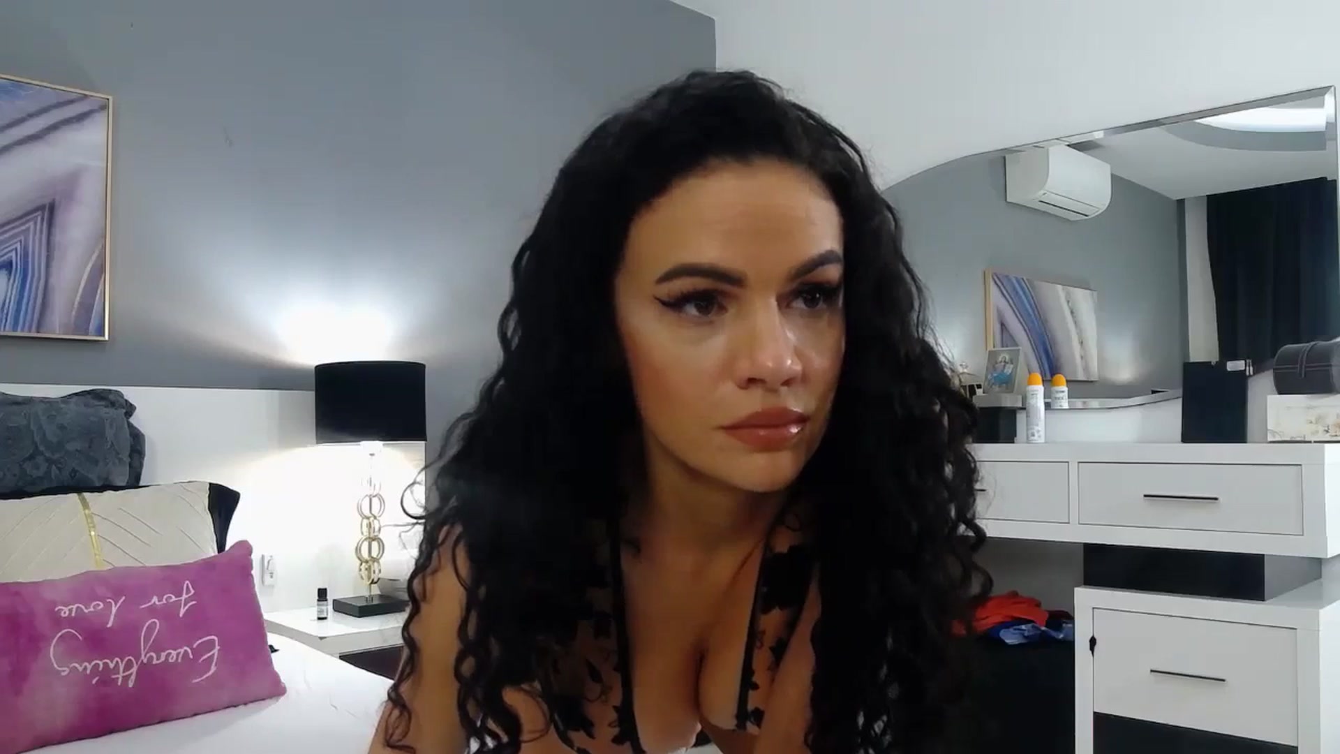 Gallery image thumbnail from Sophiejoulia's myfreecams stream on, 12/02/2023, 18:53 image 14 of 20