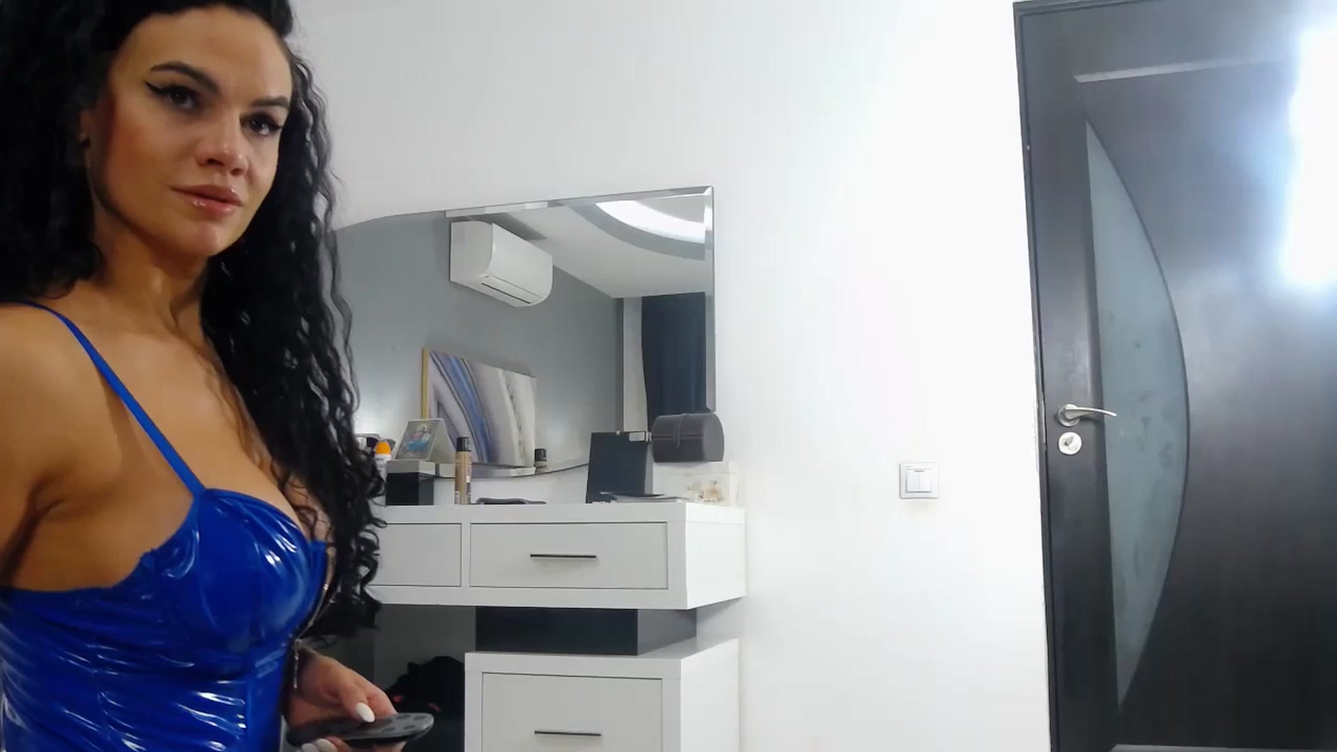 Gallery image thumbnail from Sophiejoulia's myfreecams stream on, 12/14/2023, 20:14 image 4 of 20