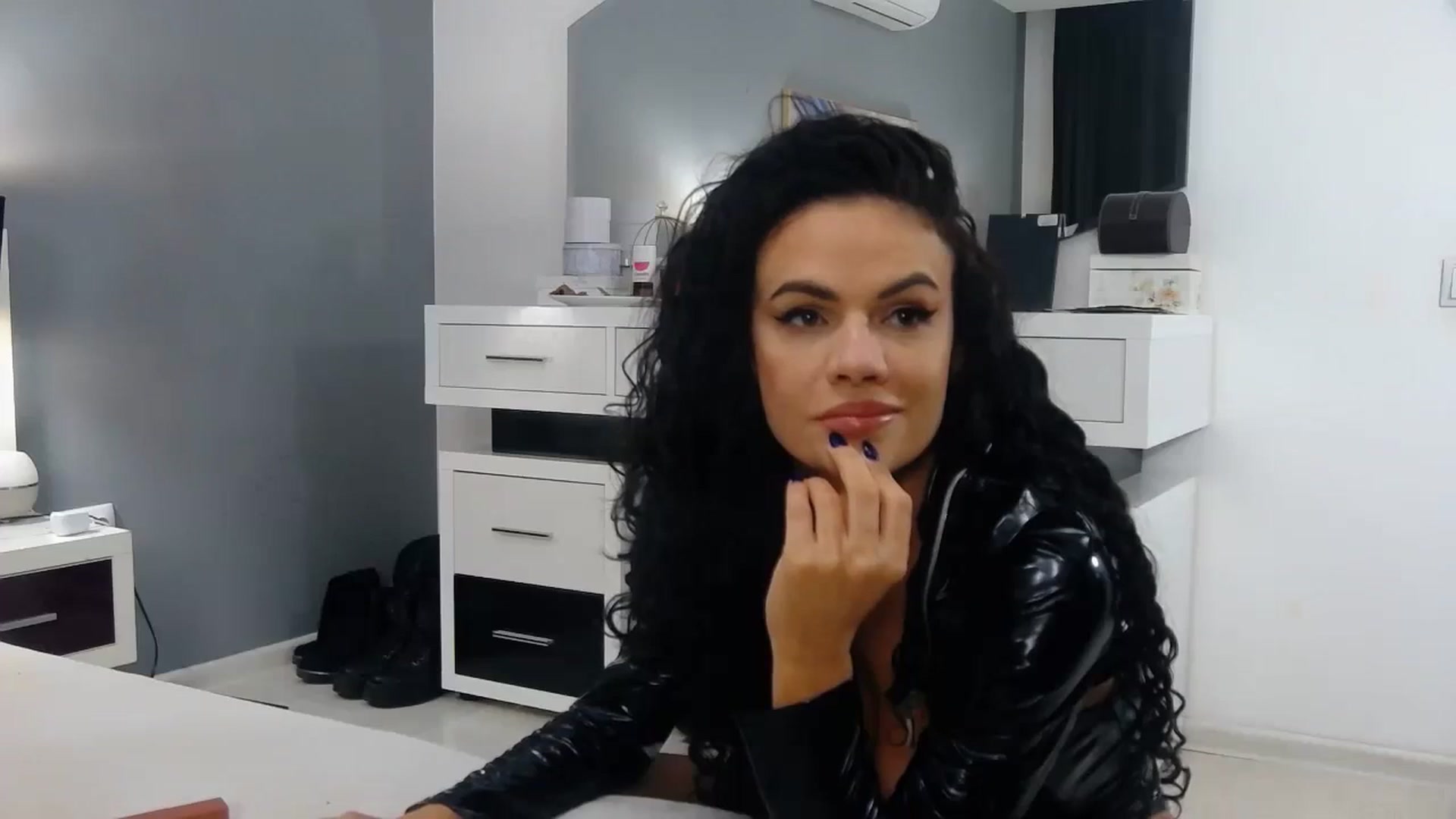 Gallery image thumbnail from Sophiejoulia's myfreecams stream on, 01/06/2024, 19:57 image 9 of 20